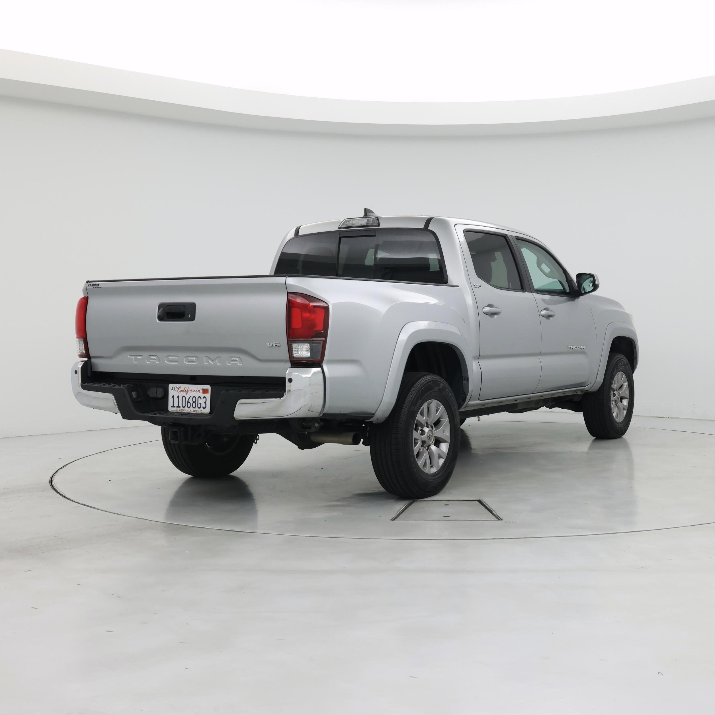 Thumbnail: 2018 Toyota Tacoma - 8