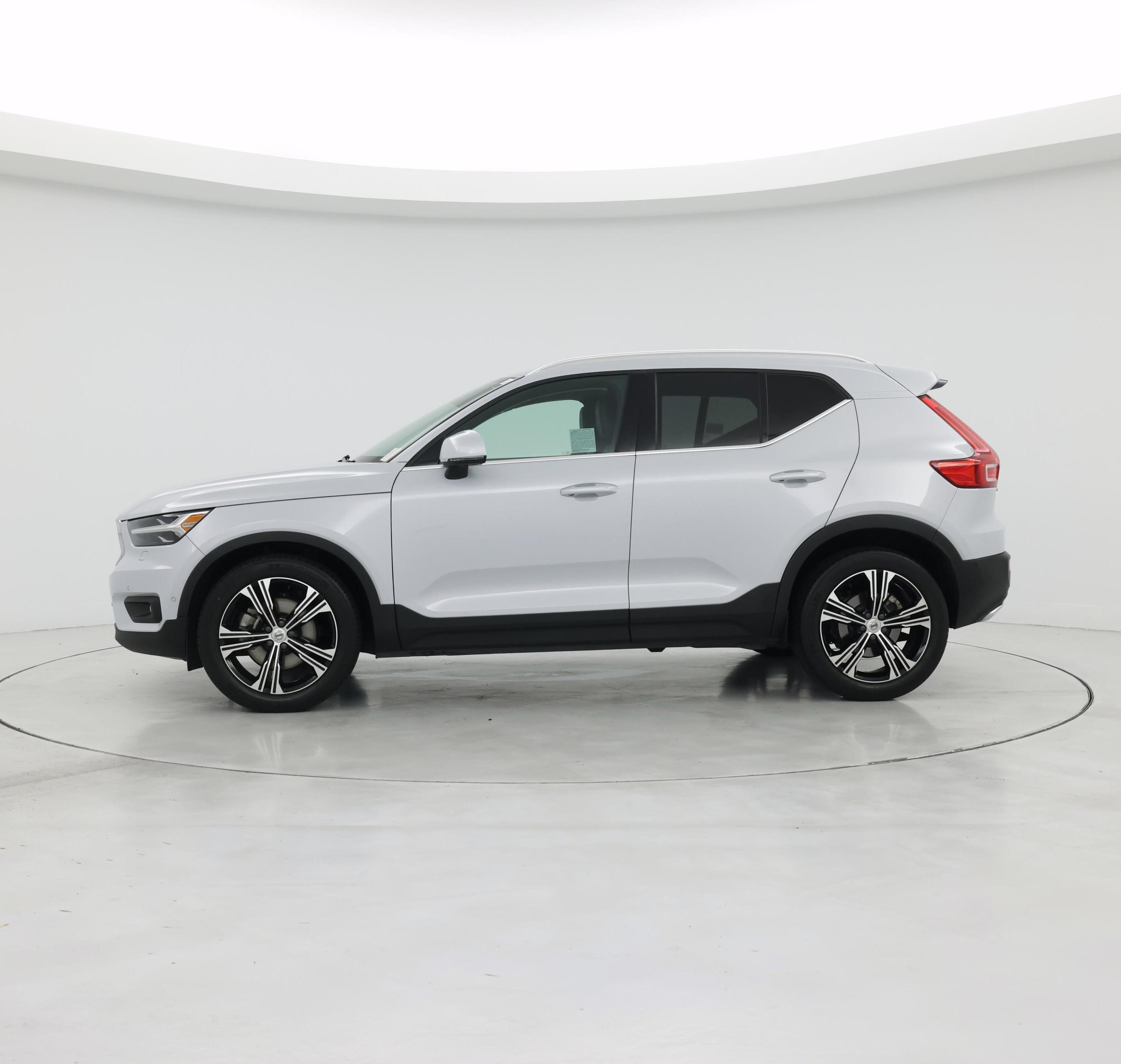 Thumbnail: 2020 Volvo XC40 - 3