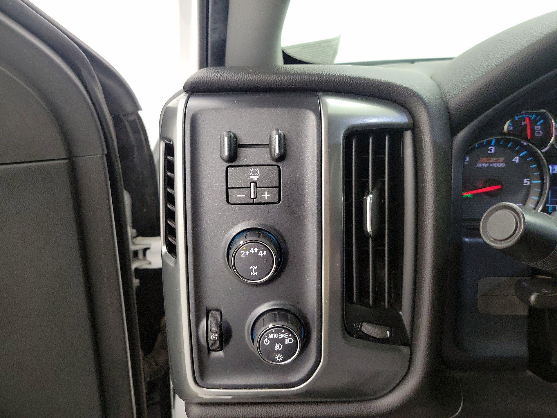 Thumbnail: 2018 Chevrolet Silverado 2500 - 13