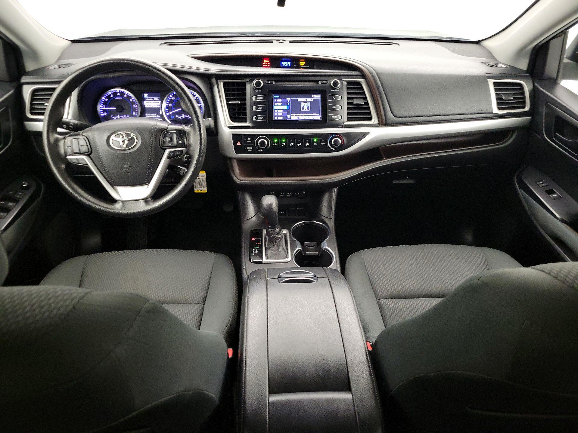 Thumbnail: 2019 Toyota Highlander - 9