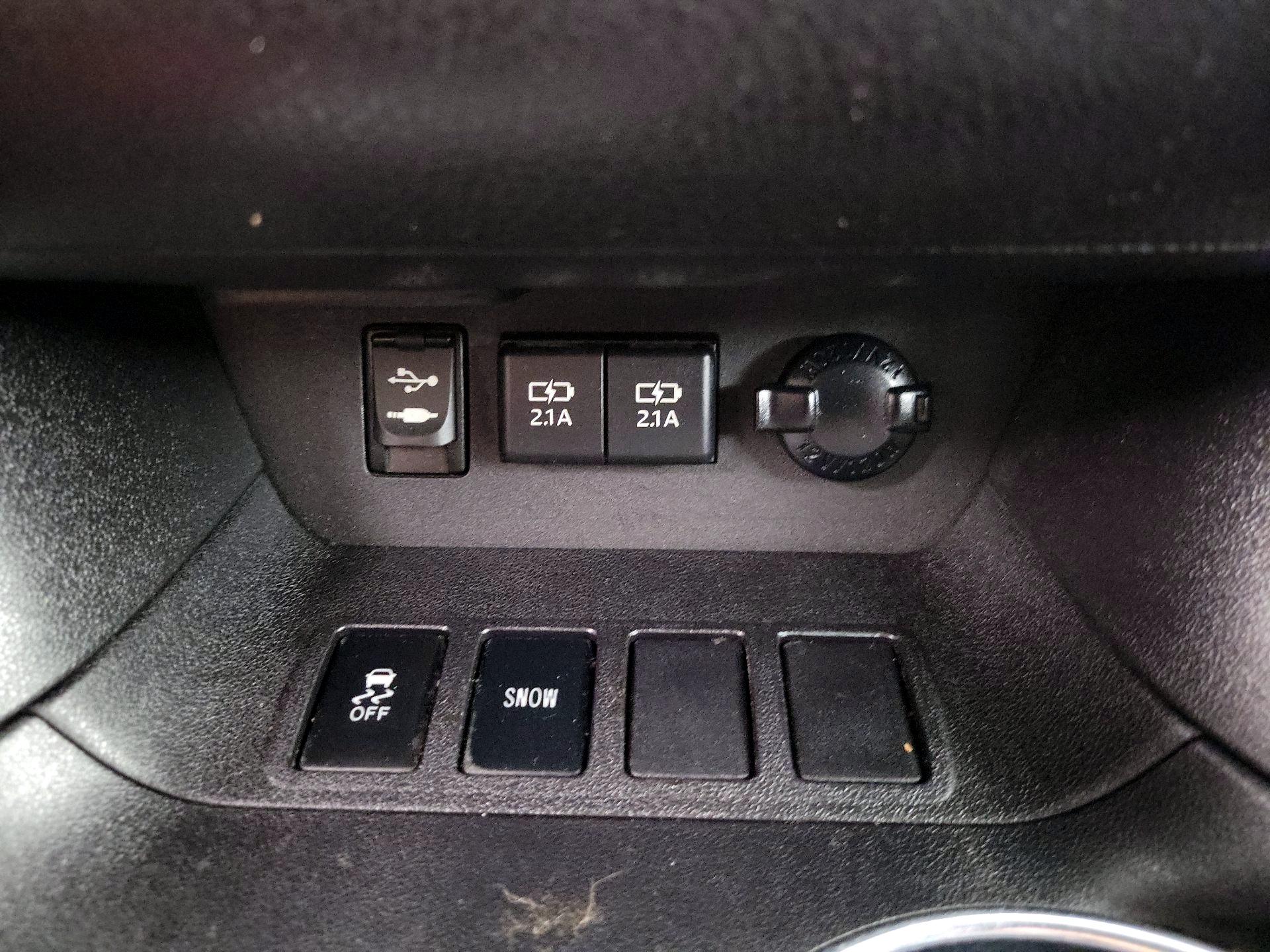 Thumbnail: 2019 Toyota Highlander - 17