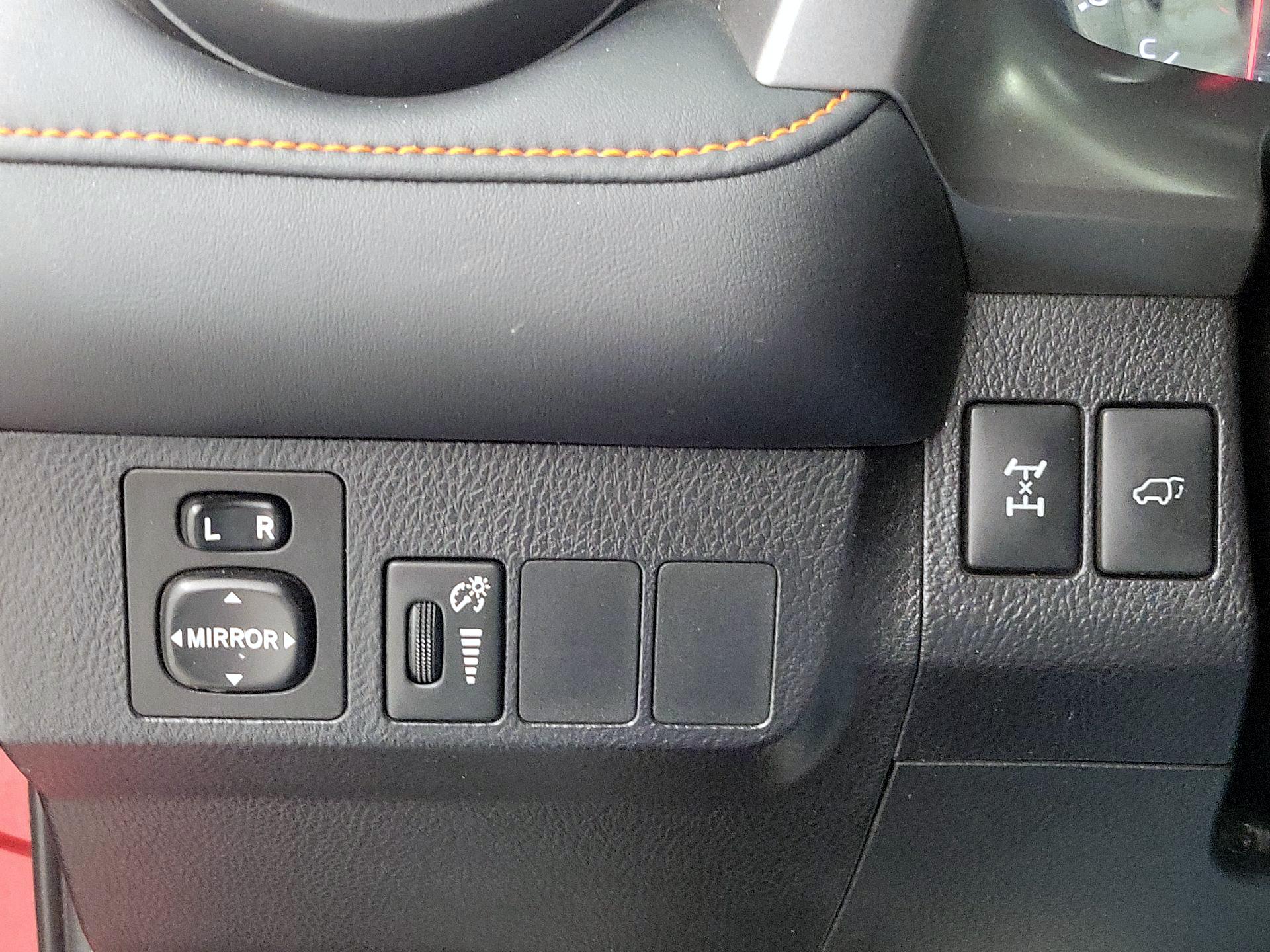 Thumbnail: 2016 Toyota RAV4 - 13