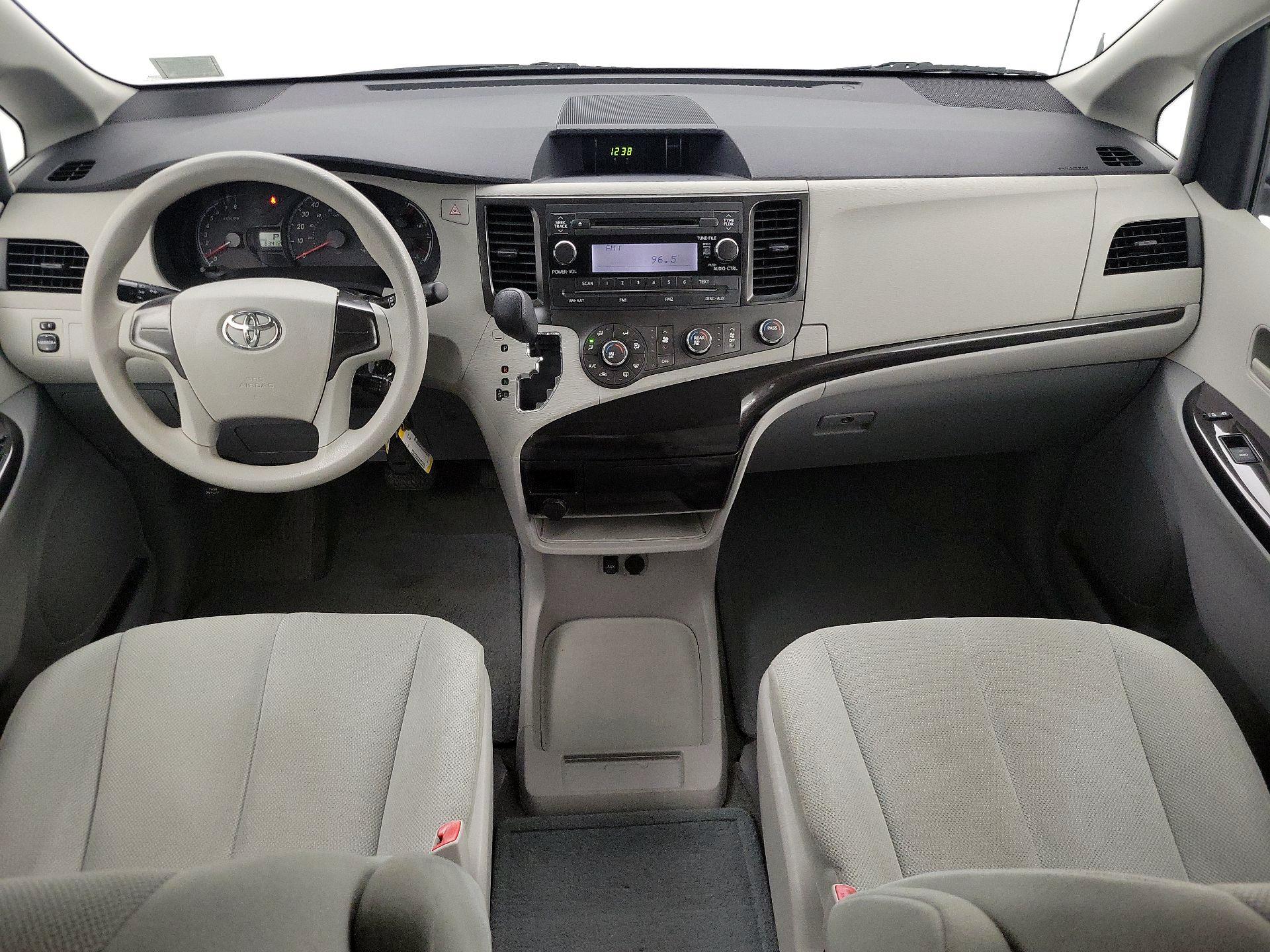 Thumbnail: 2014 Toyota Sienna - 9