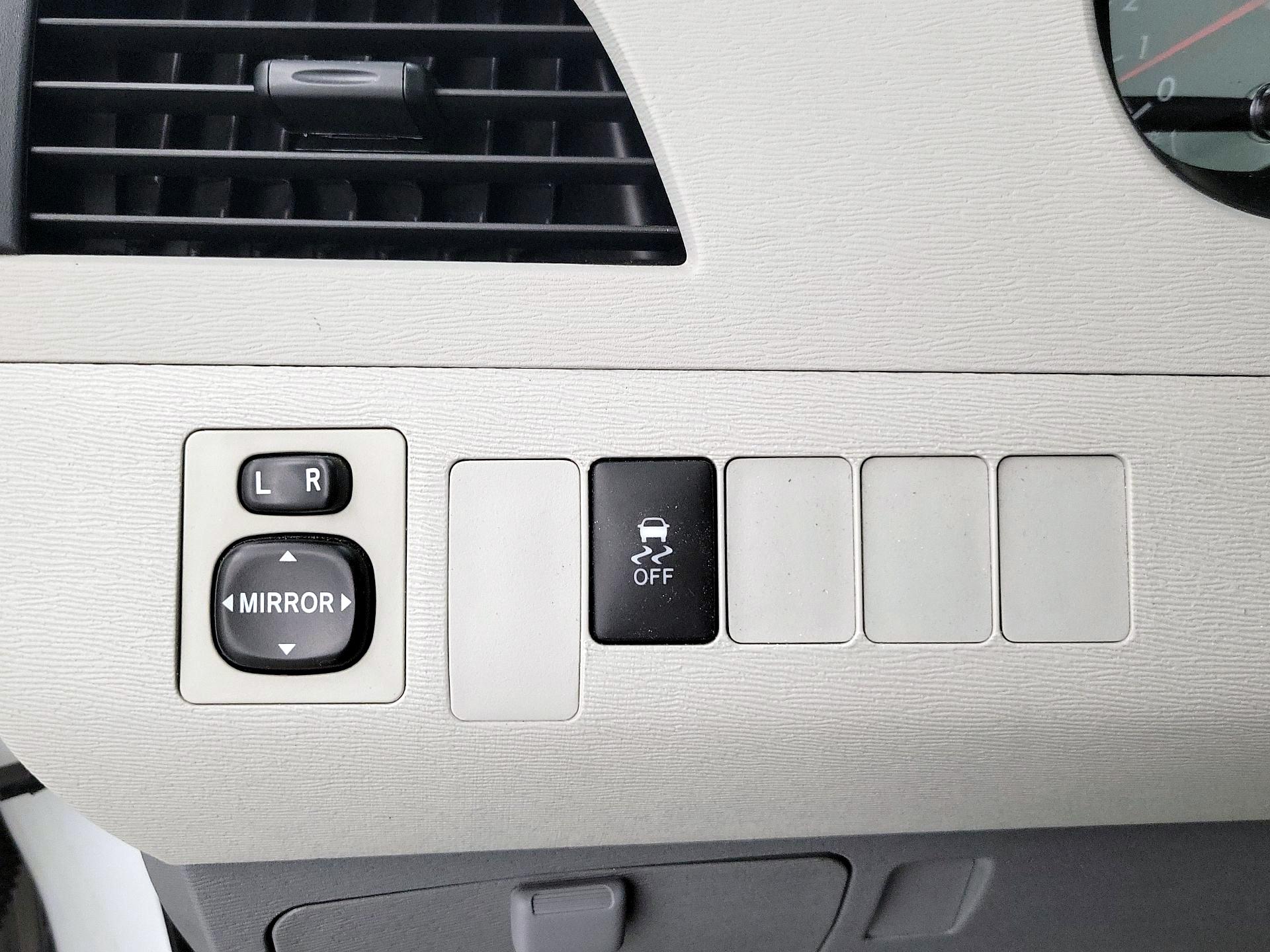 Thumbnail: 2014 Toyota Sienna - 13