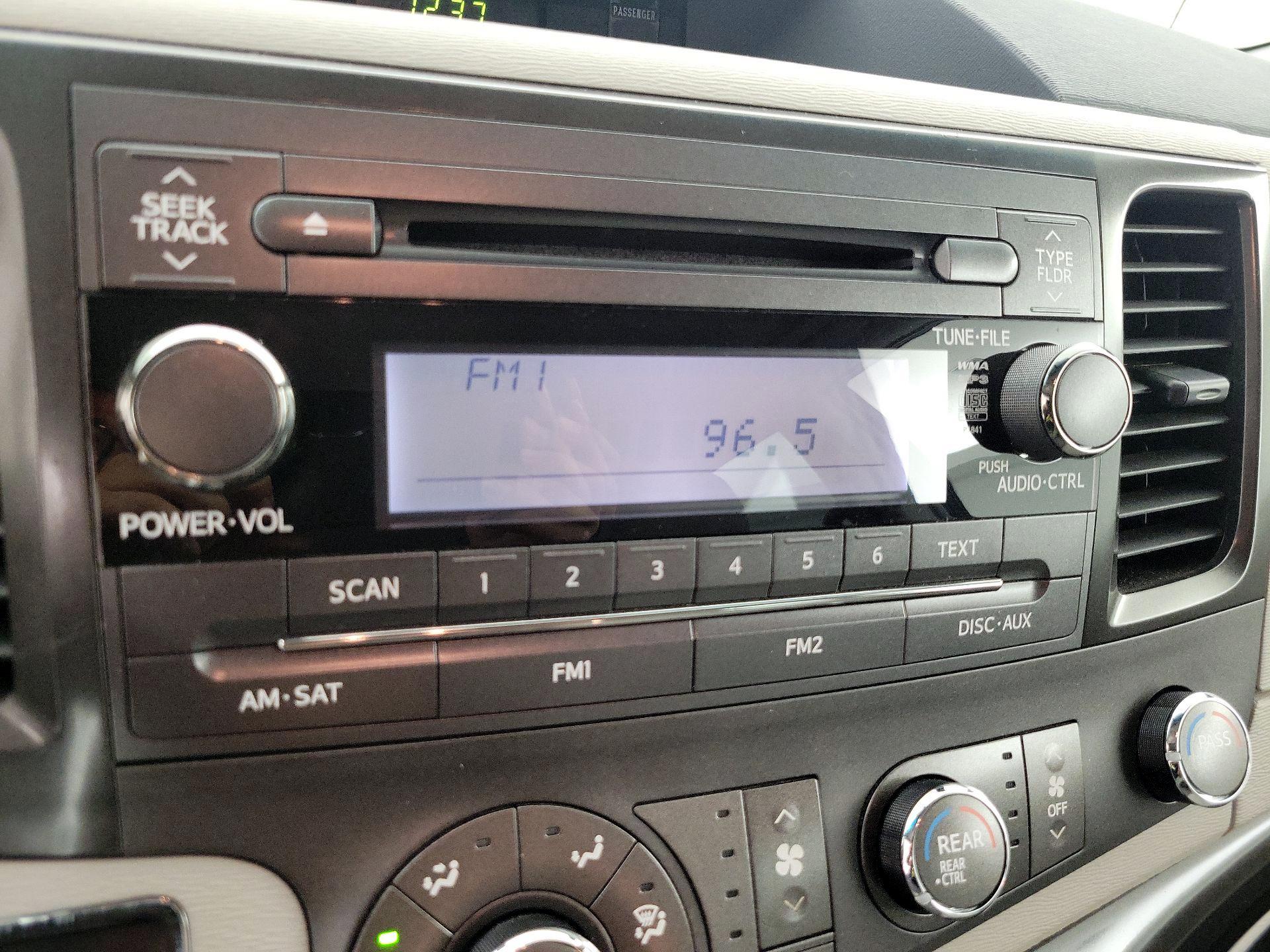 Thumbnail: 2014 Toyota Sienna - 14