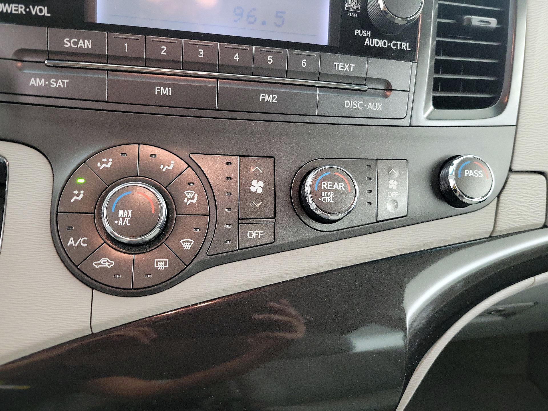 Thumbnail: 2014 Toyota Sienna - 15