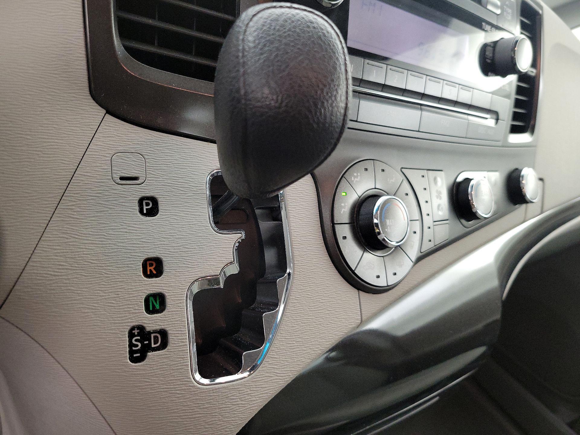 Thumbnail: 2014 Toyota Sienna - 16