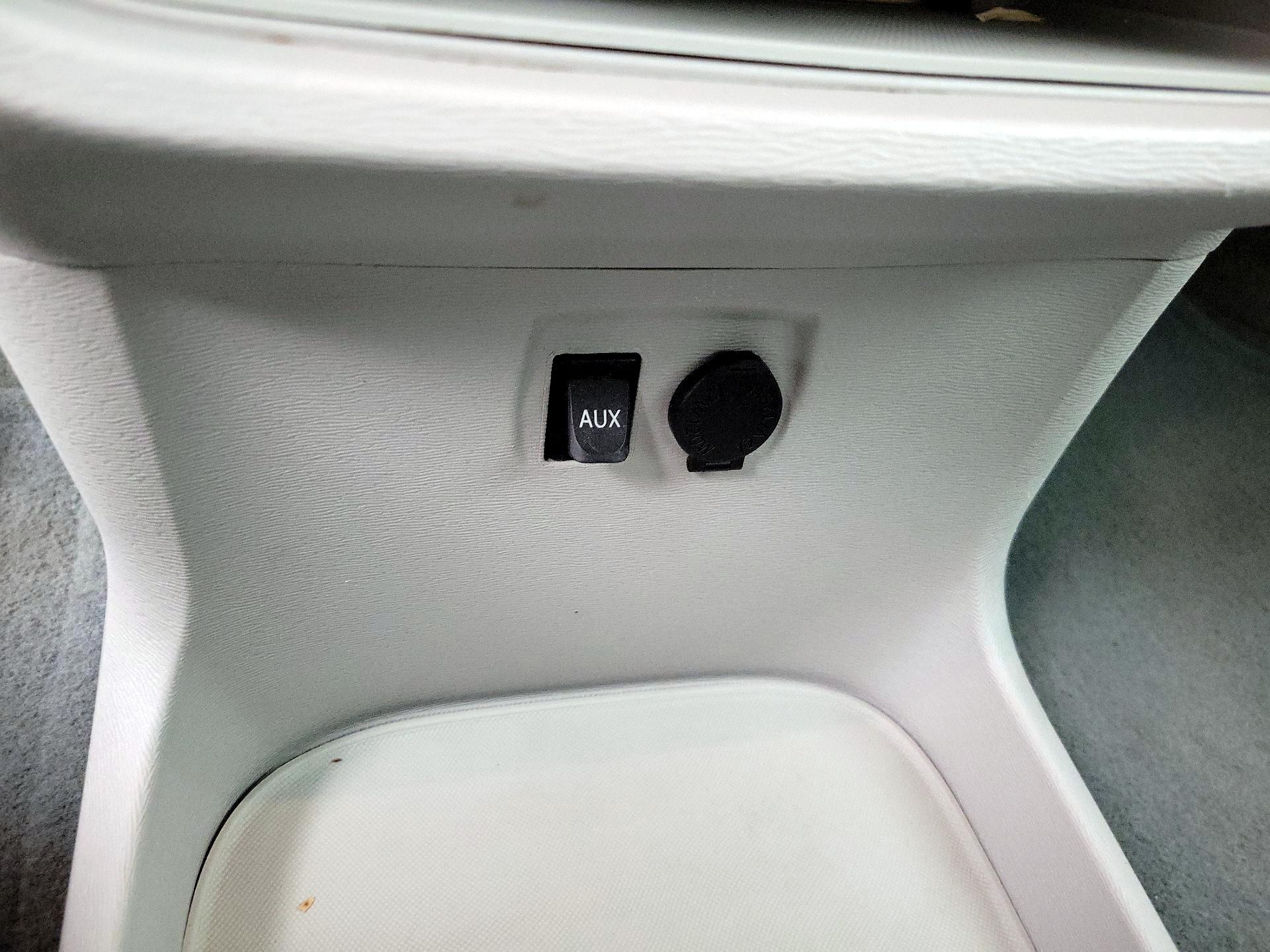 Thumbnail: 2014 Toyota Sienna - 17