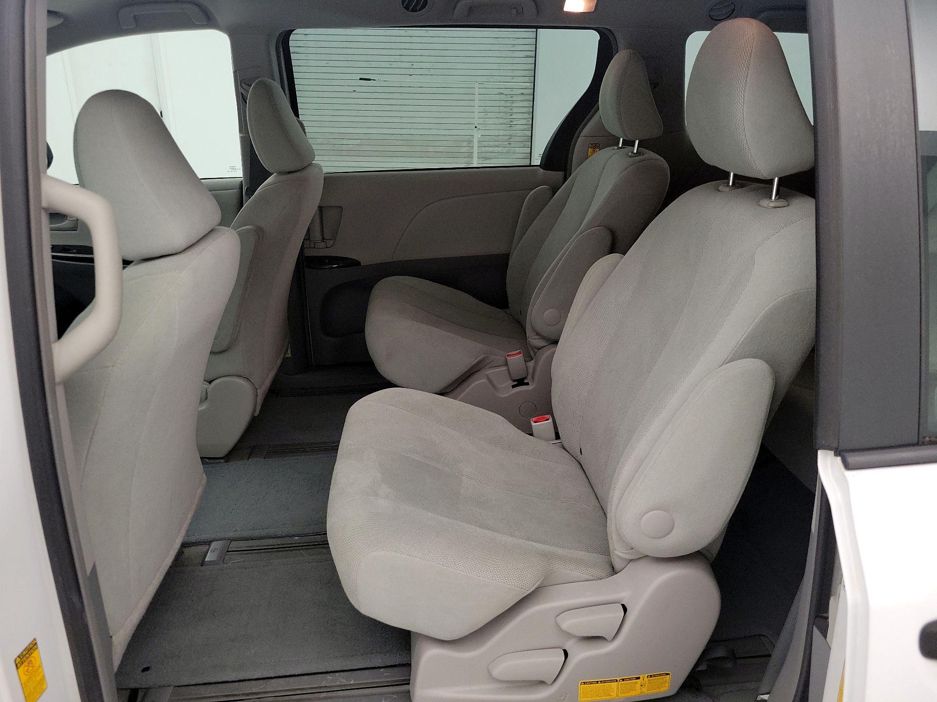 Thumbnail: 2014 Toyota Sienna - 18