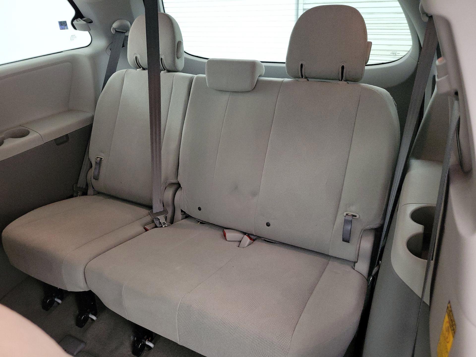 Thumbnail: 2014 Toyota Sienna - 19