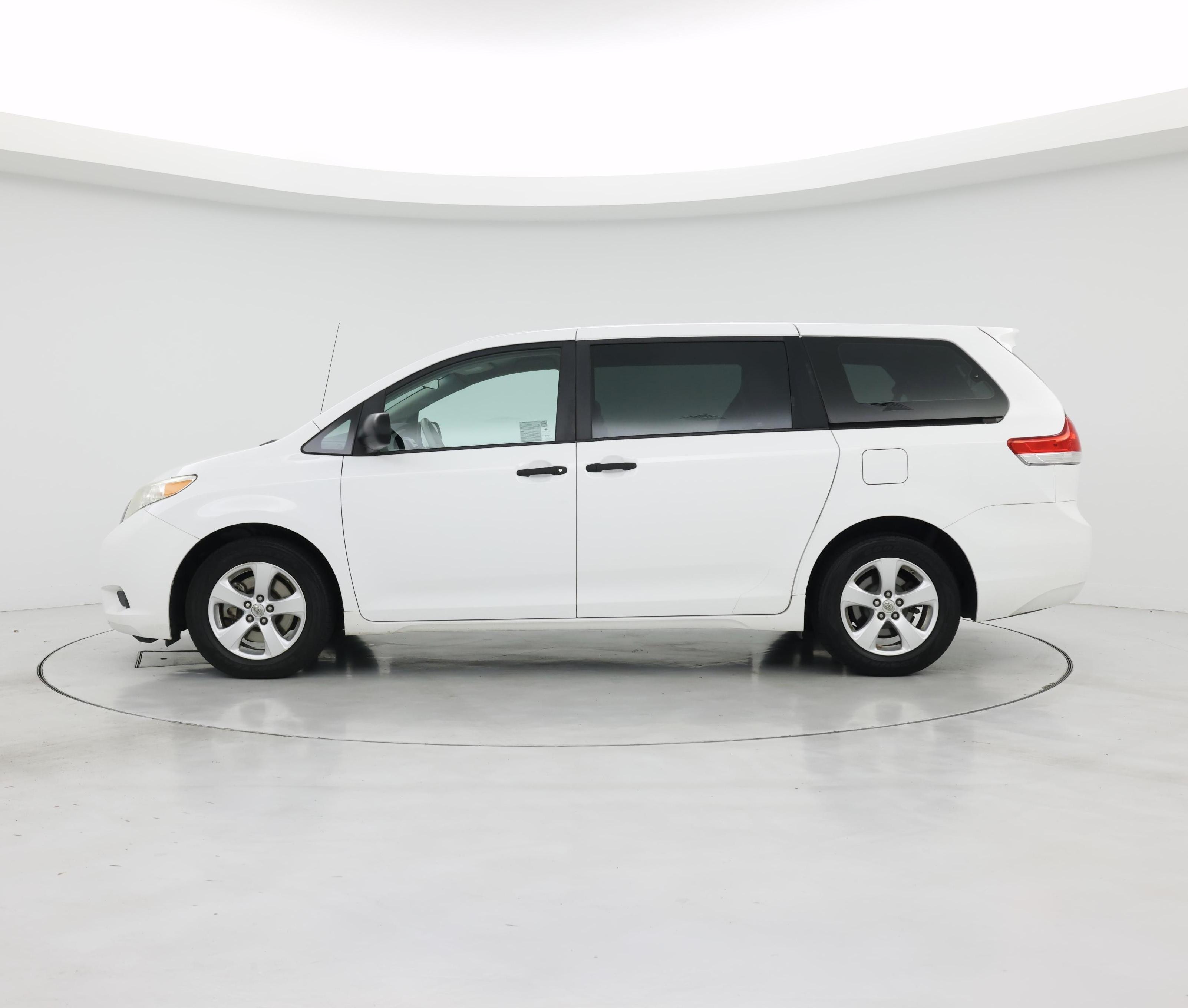 Thumbnail: 2014 Toyota Sienna - 3
