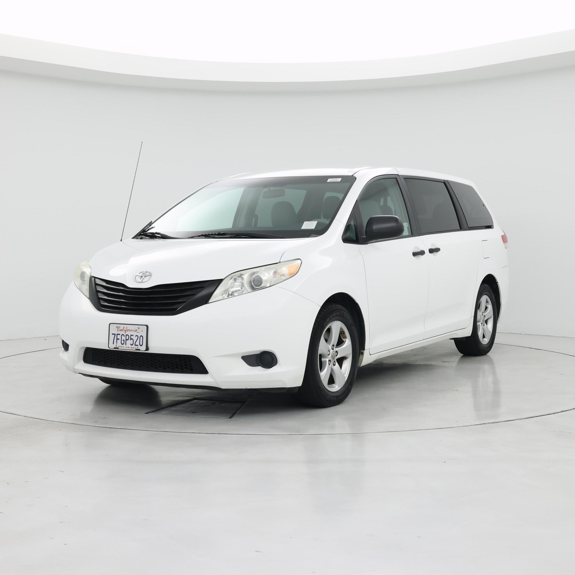 Thumbnail: 2014 Toyota Sienna - 4