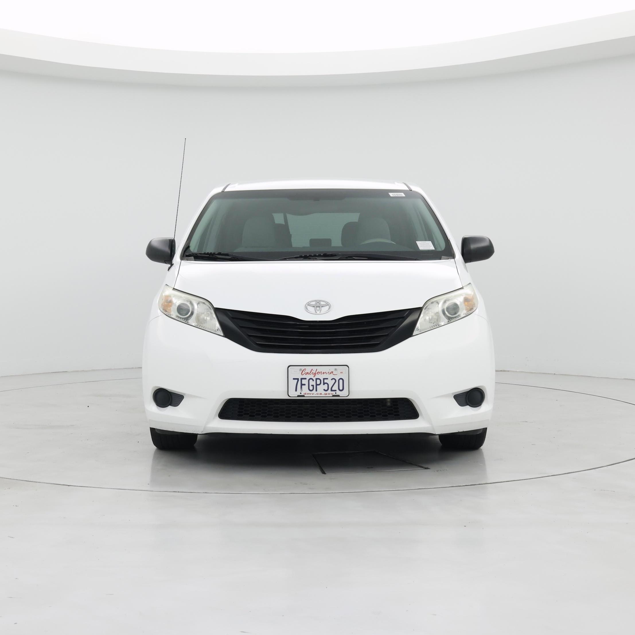 Thumbnail: 2014 Toyota Sienna - 5