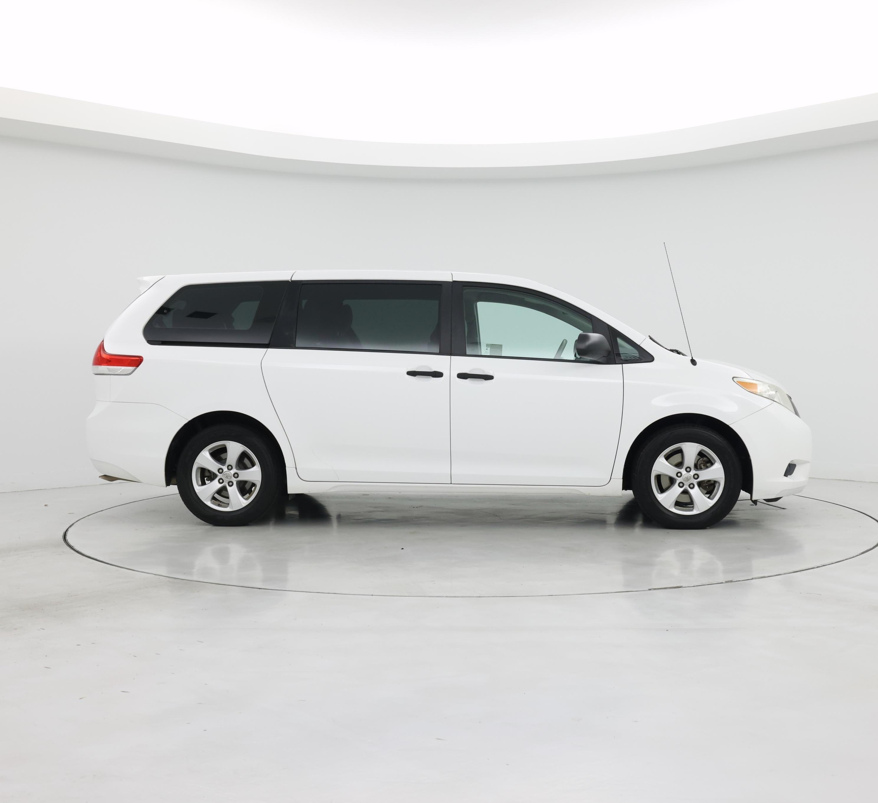 Thumbnail: 2014 Toyota Sienna - 7