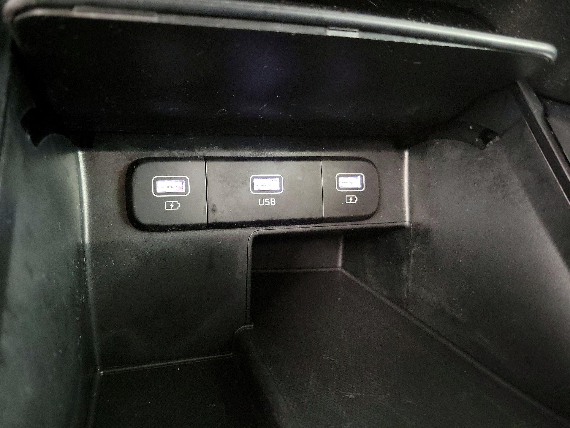 Thumbnail: 2022 Kia Sorento - 17