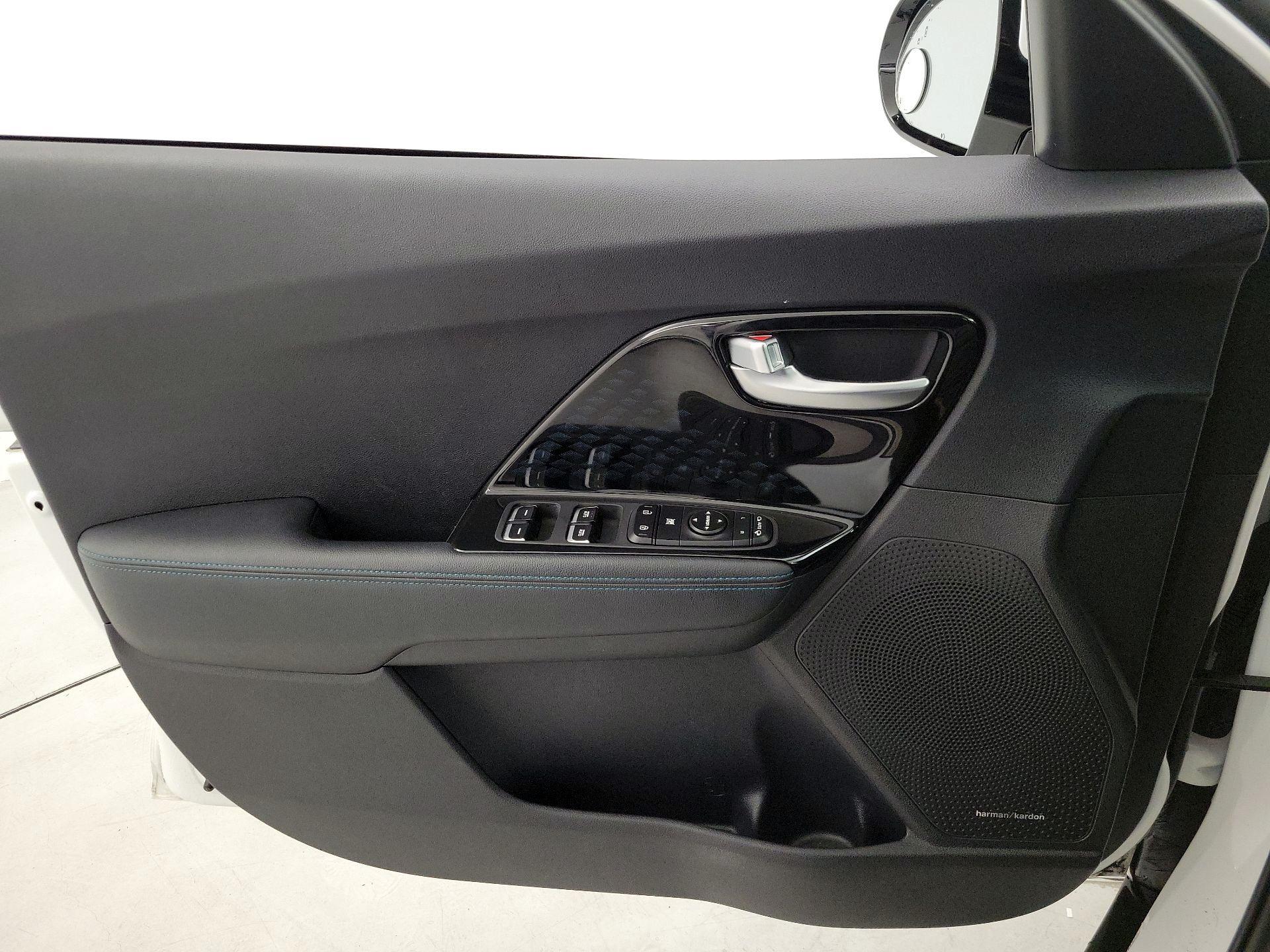 Thumbnail: 2019 Kia Niro - 12