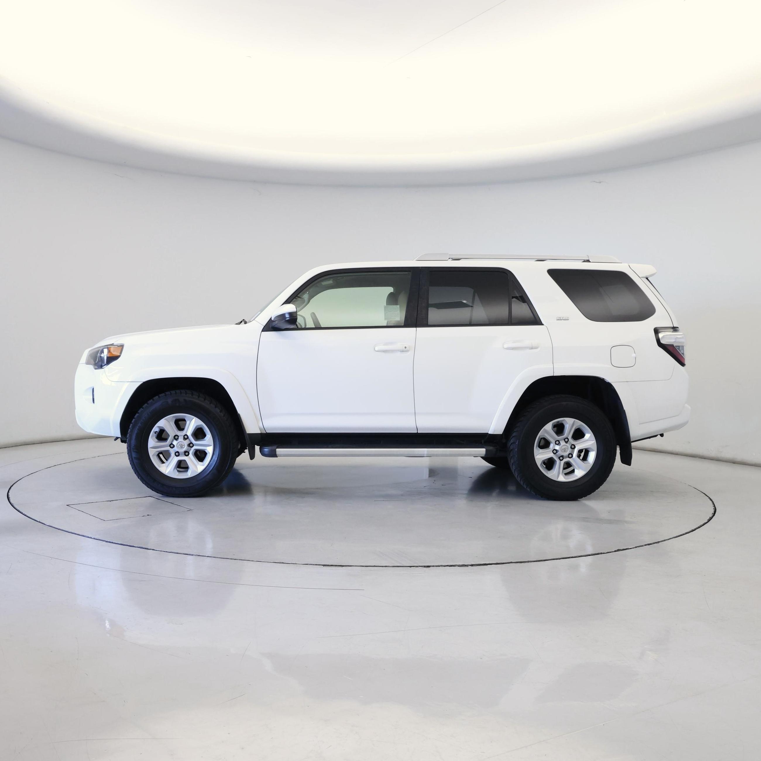 Thumbnail: 2017 Toyota 4Runner - 3