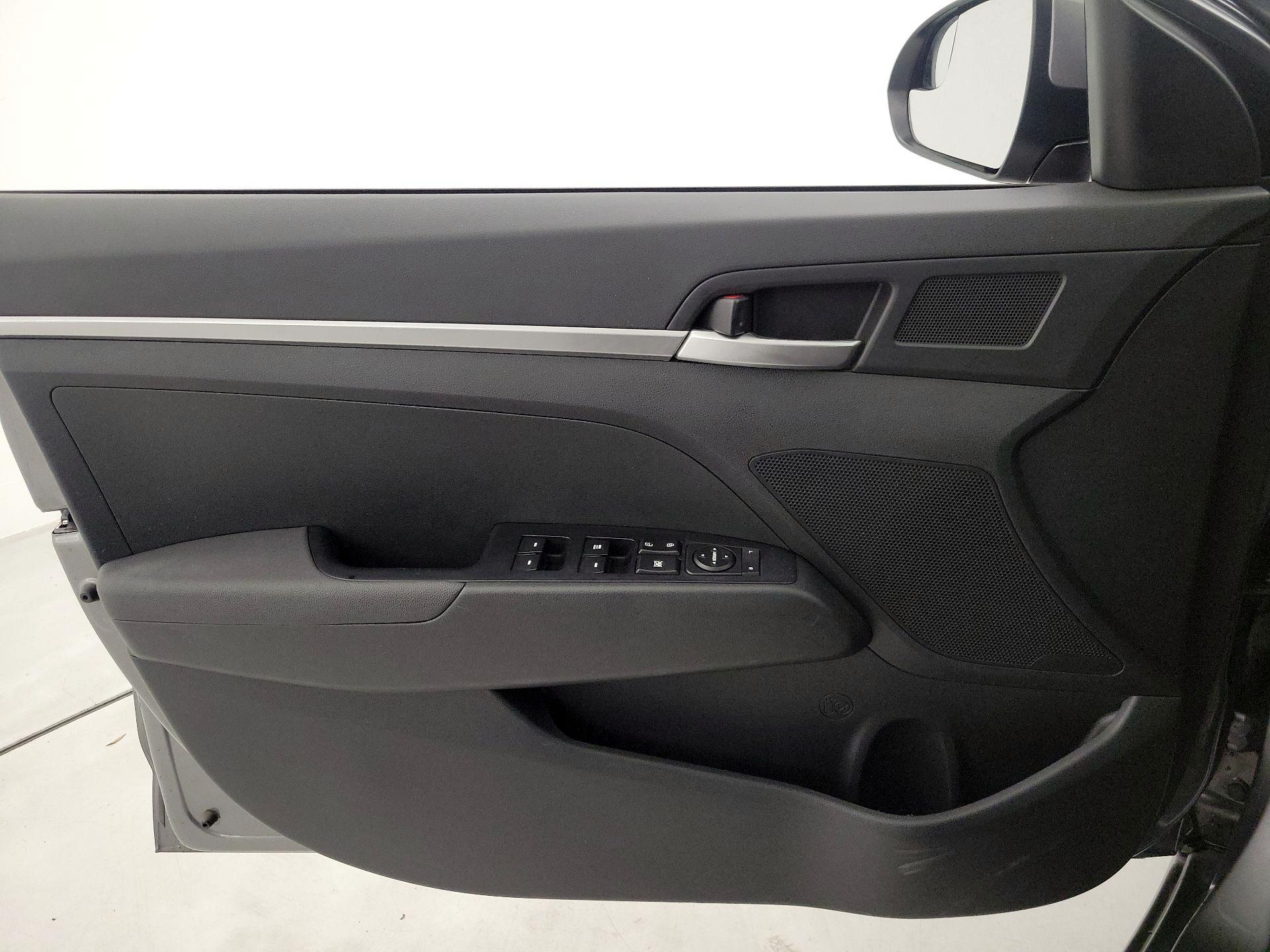 Thumbnail: 2020 Hyundai Elantra - 12