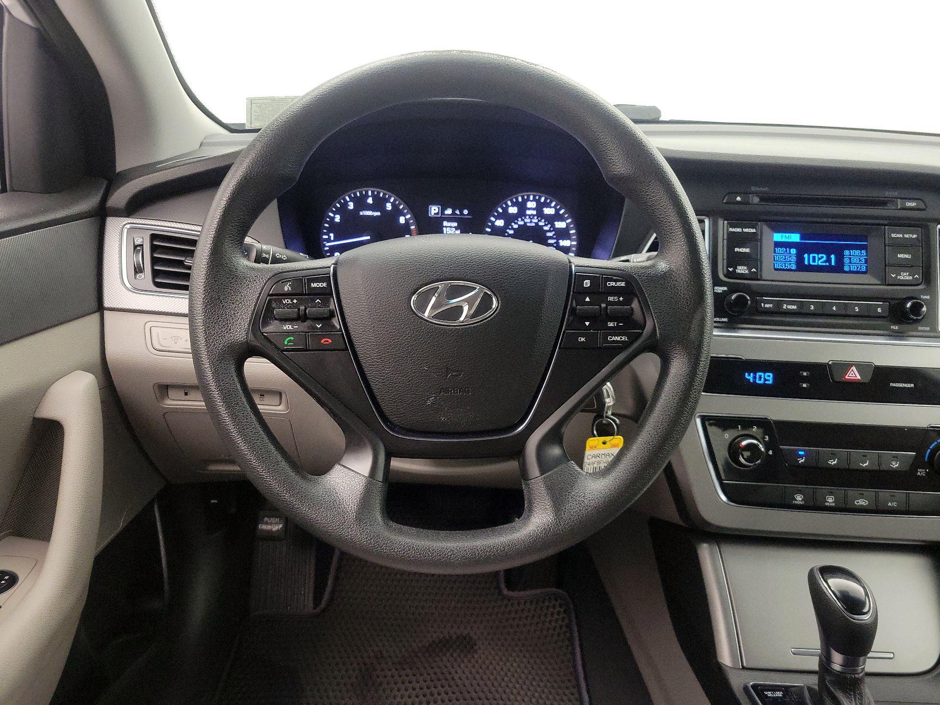 Thumbnail: 2015 Hyundai Sonata - 10