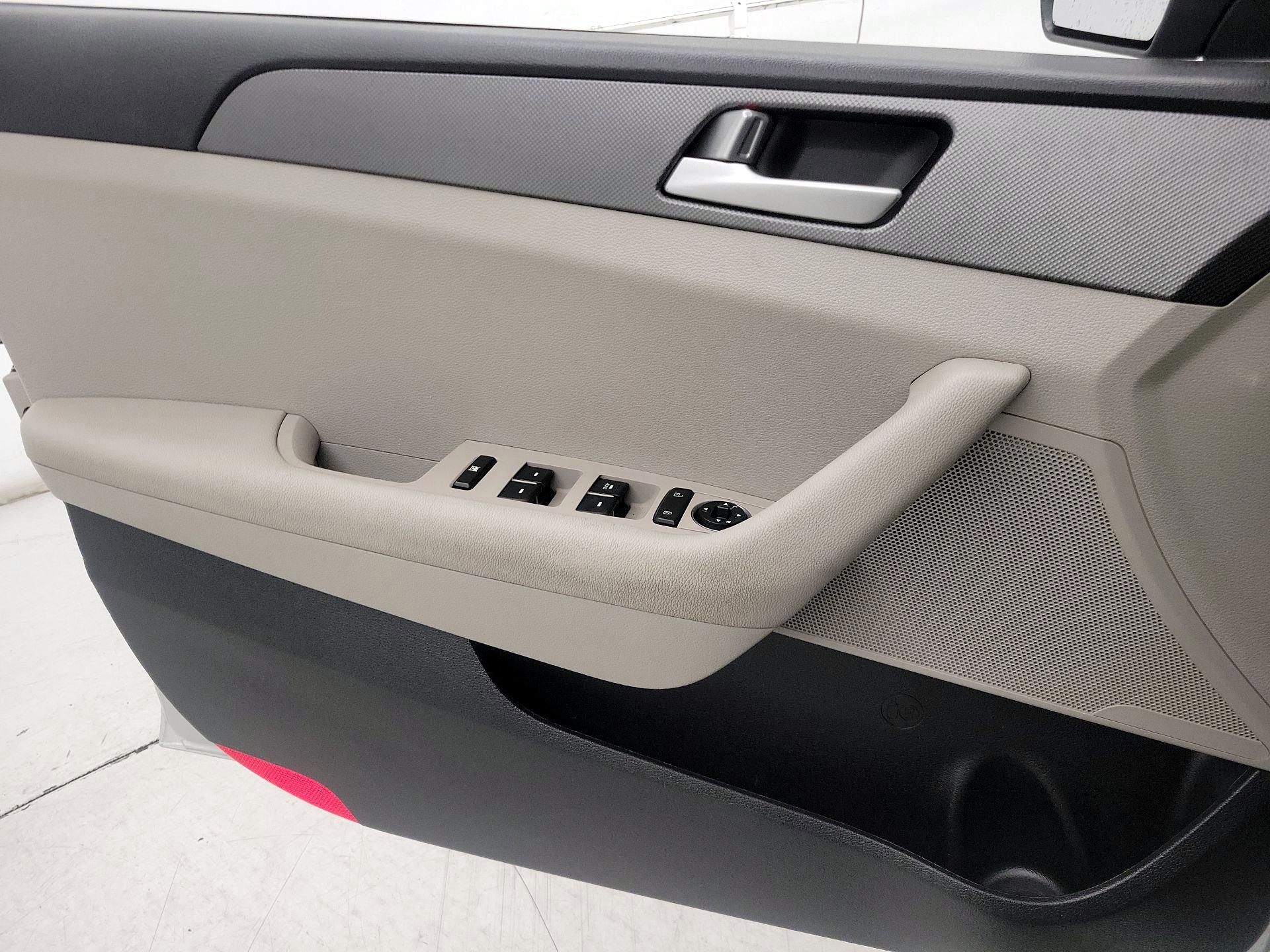 Thumbnail: 2015 Hyundai Sonata - 12