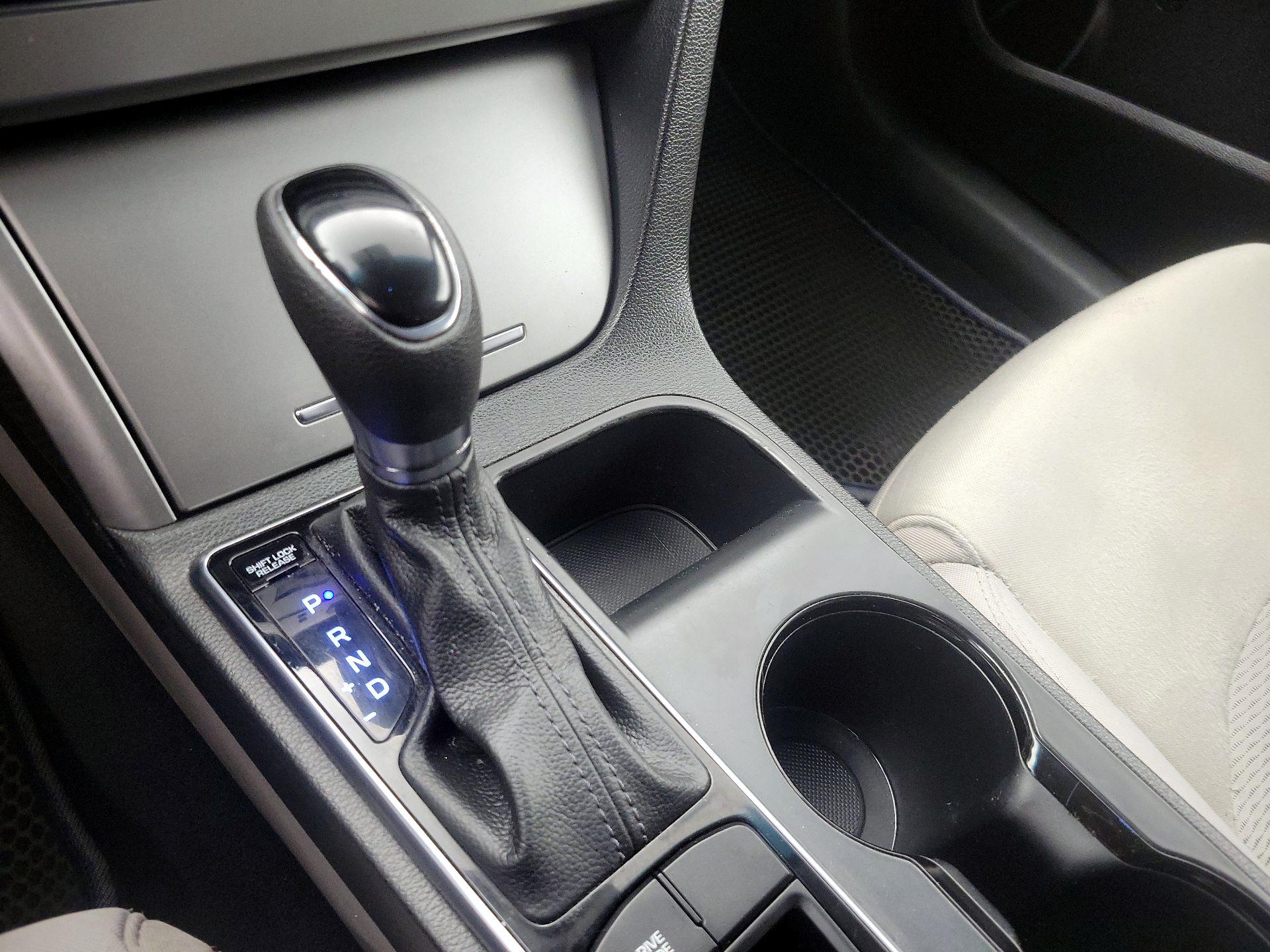 Thumbnail: 2015 Hyundai Sonata - 16