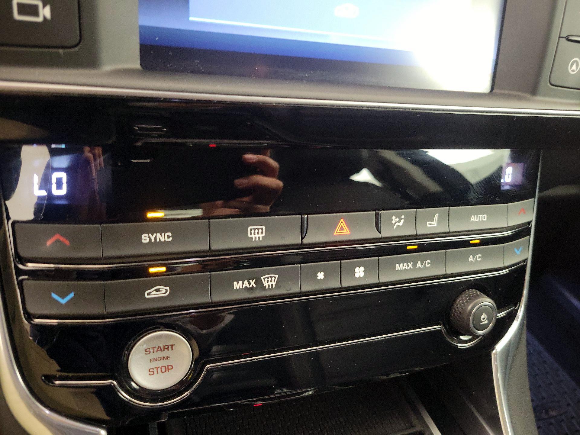 Thumbnail: 2017 Jaguar XE - 15