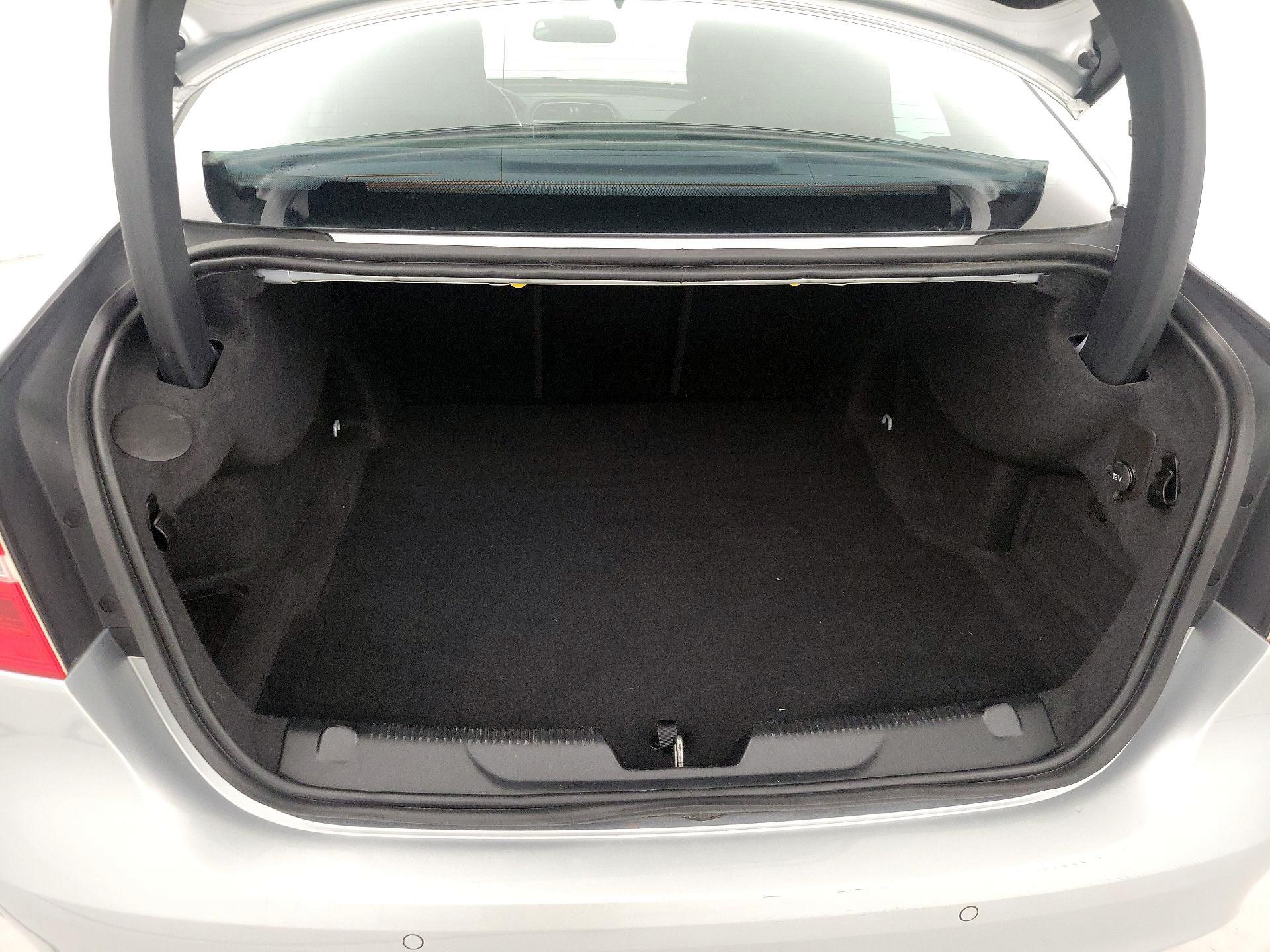 Thumbnail: 2017 Jaguar XE - 18