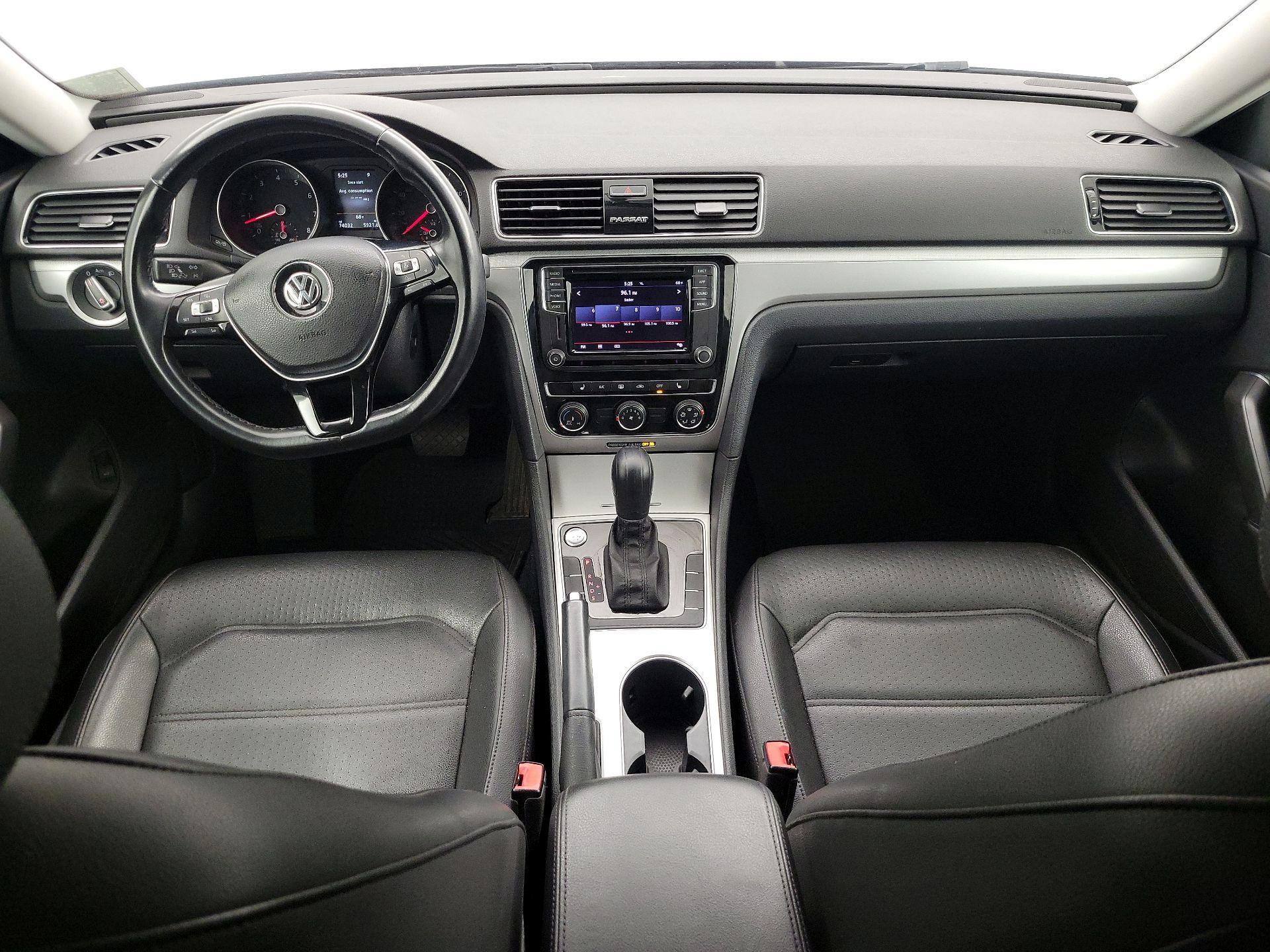 Thumbnail: 2019 Volkswagen Passat - 9