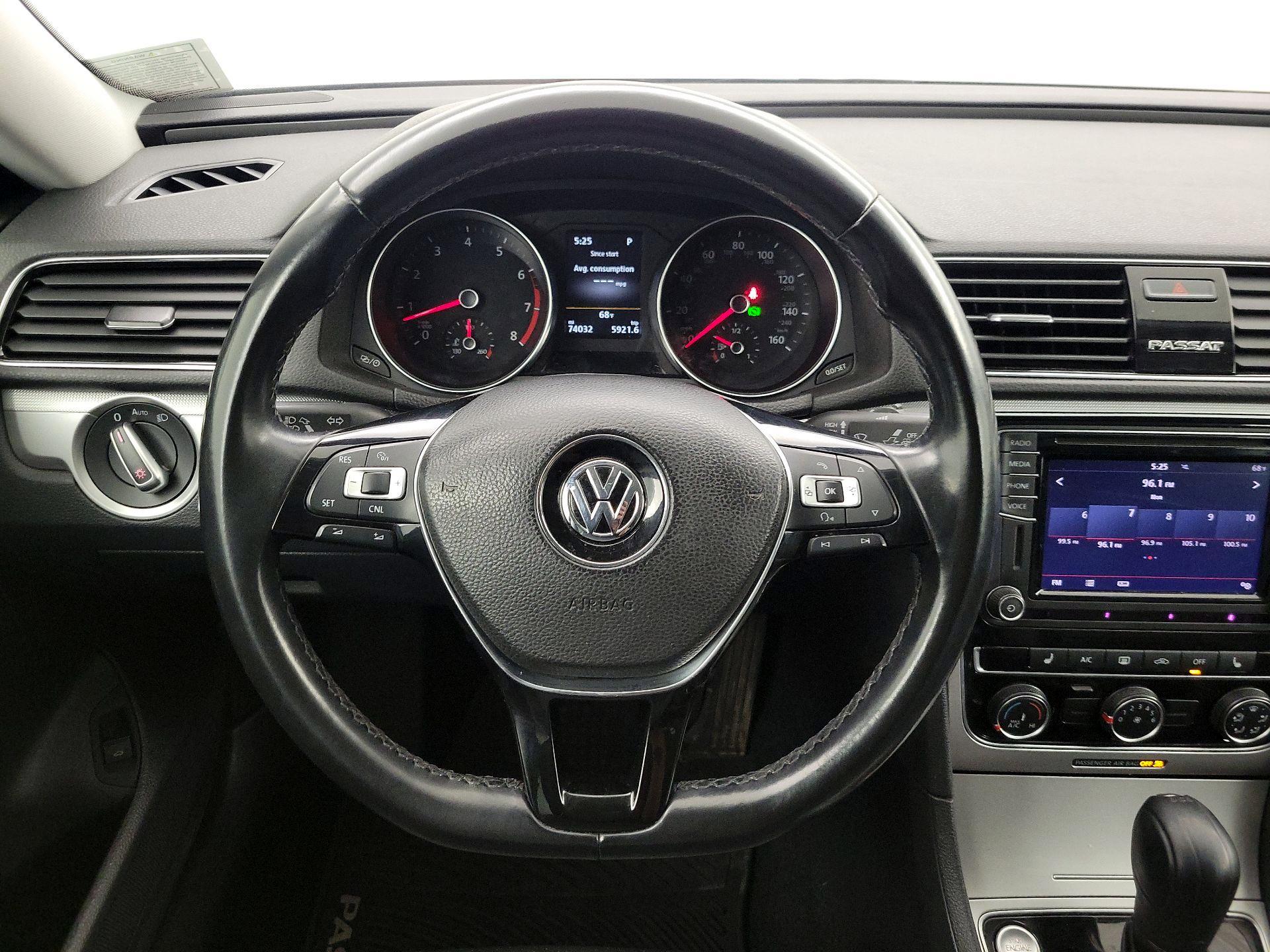 Thumbnail: 2019 Volkswagen Passat - 10