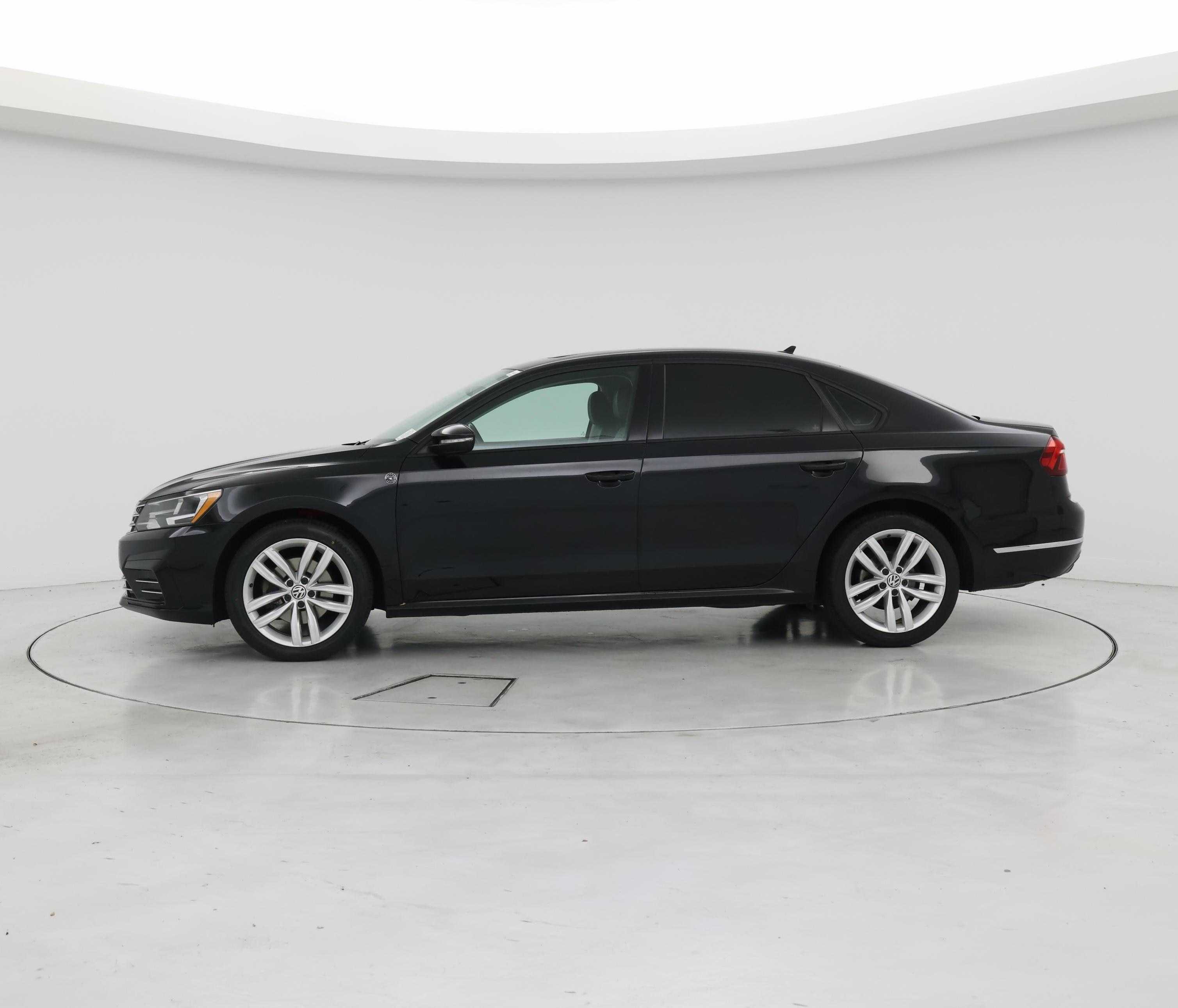 Thumbnail: 2019 Volkswagen Passat - 3