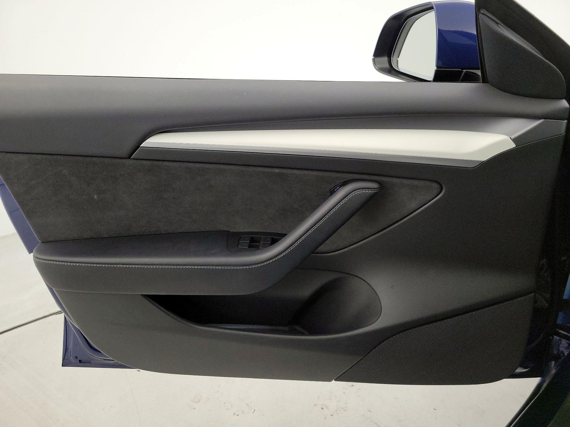 Thumbnail: 2022 Tesla Model 3 - 12