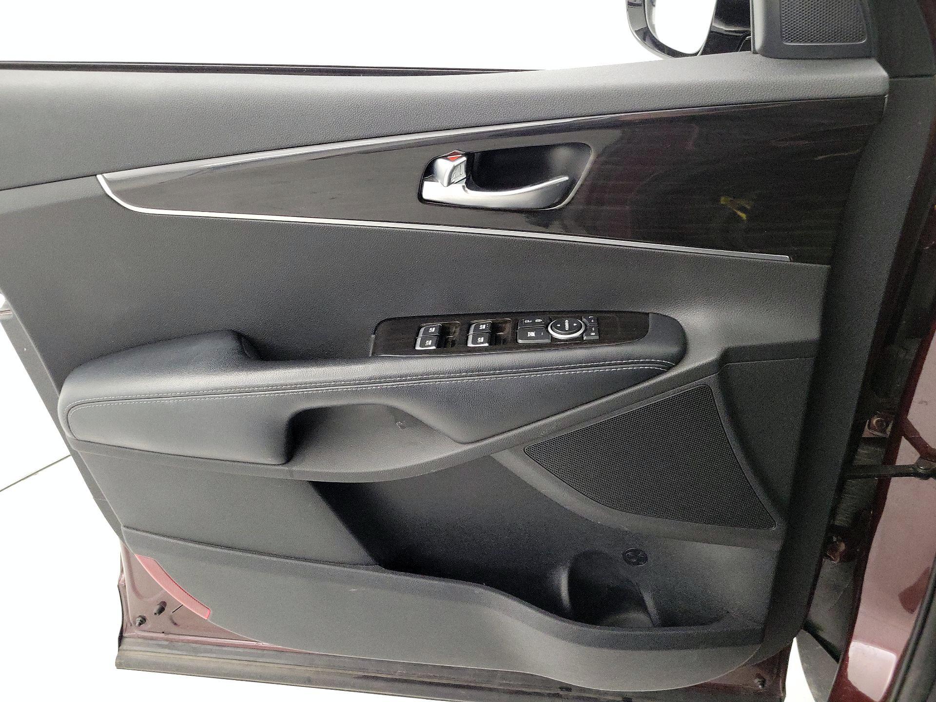 Thumbnail: 2019 Kia Sorento - 12