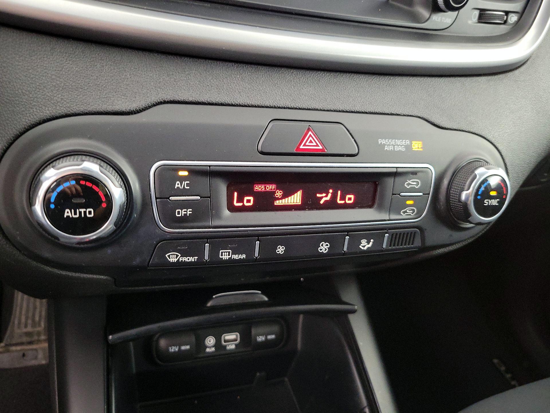 Thumbnail: 2019 Kia Sorento - 16