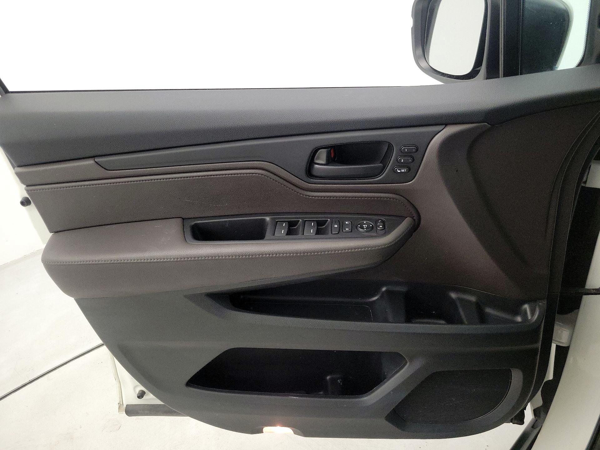 Thumbnail: 2018 Honda Odyssey - 12