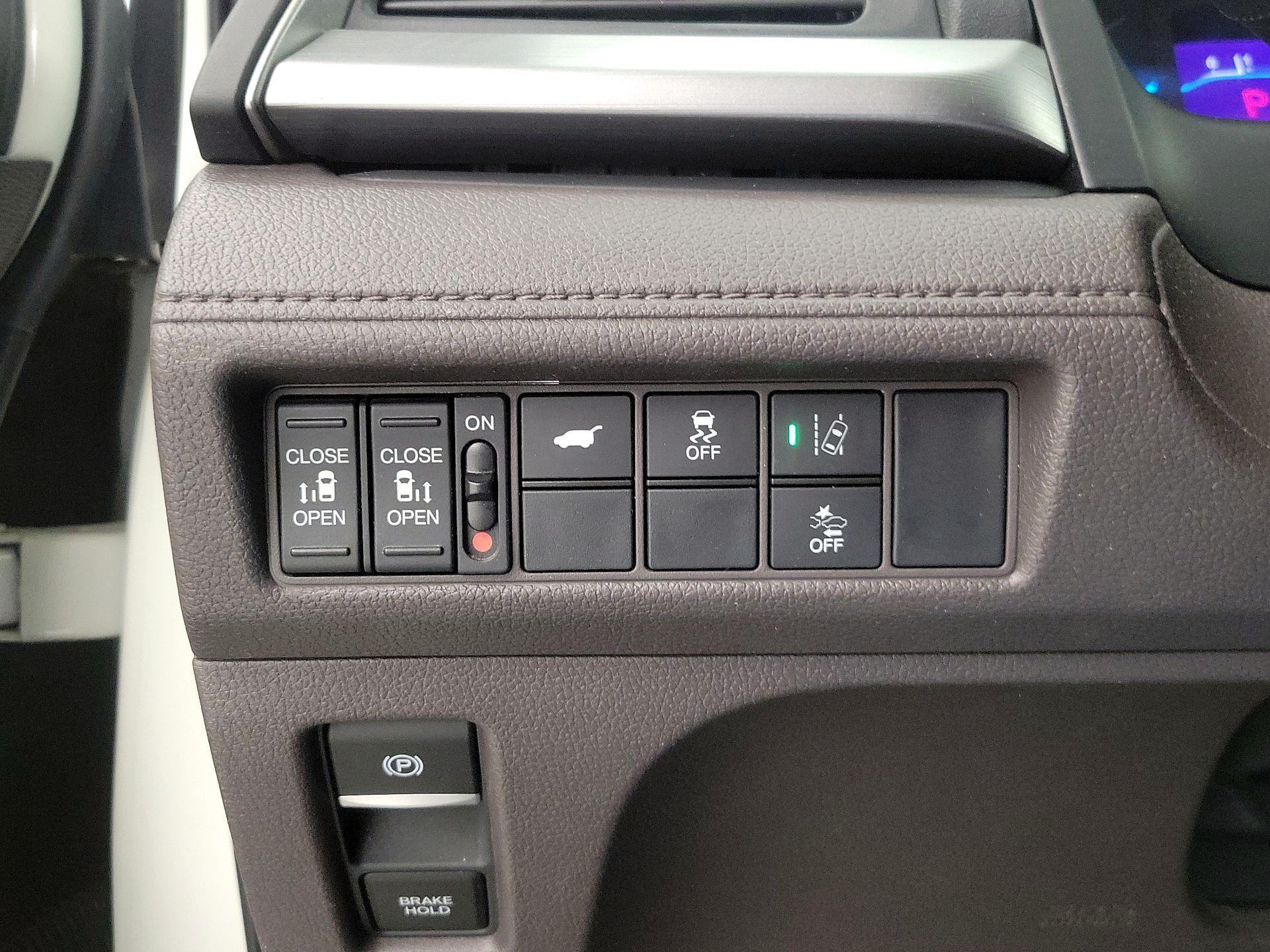 Thumbnail: 2018 Honda Odyssey - 13