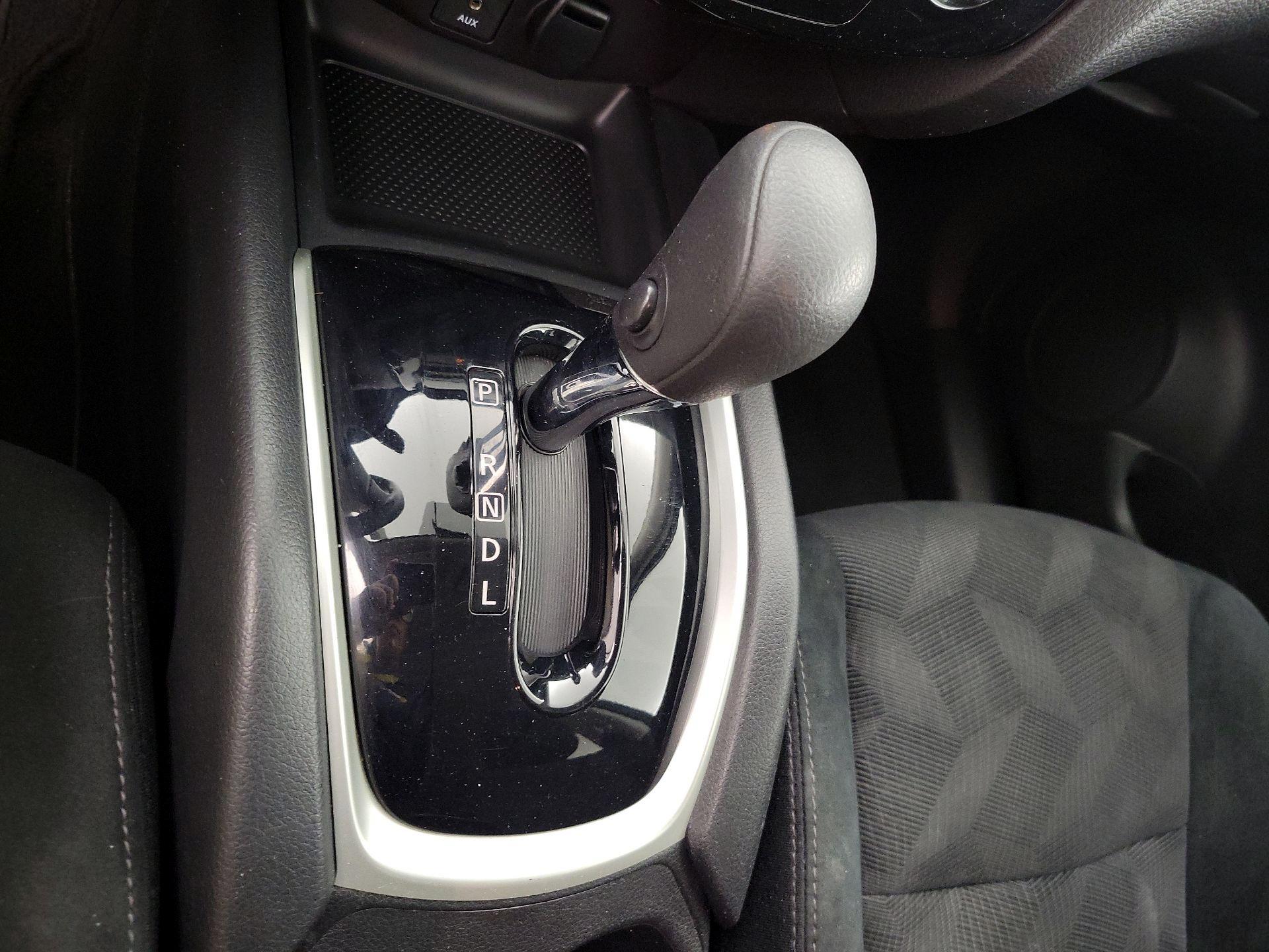 Thumbnail: 2016 Nissan Rogue - 16