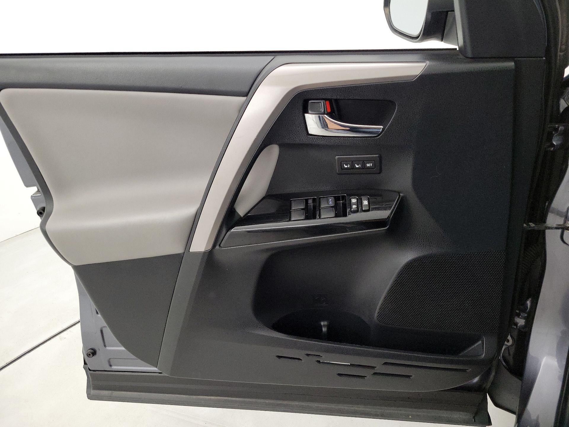 Thumbnail: 2018 Toyota RAV4 - 12
