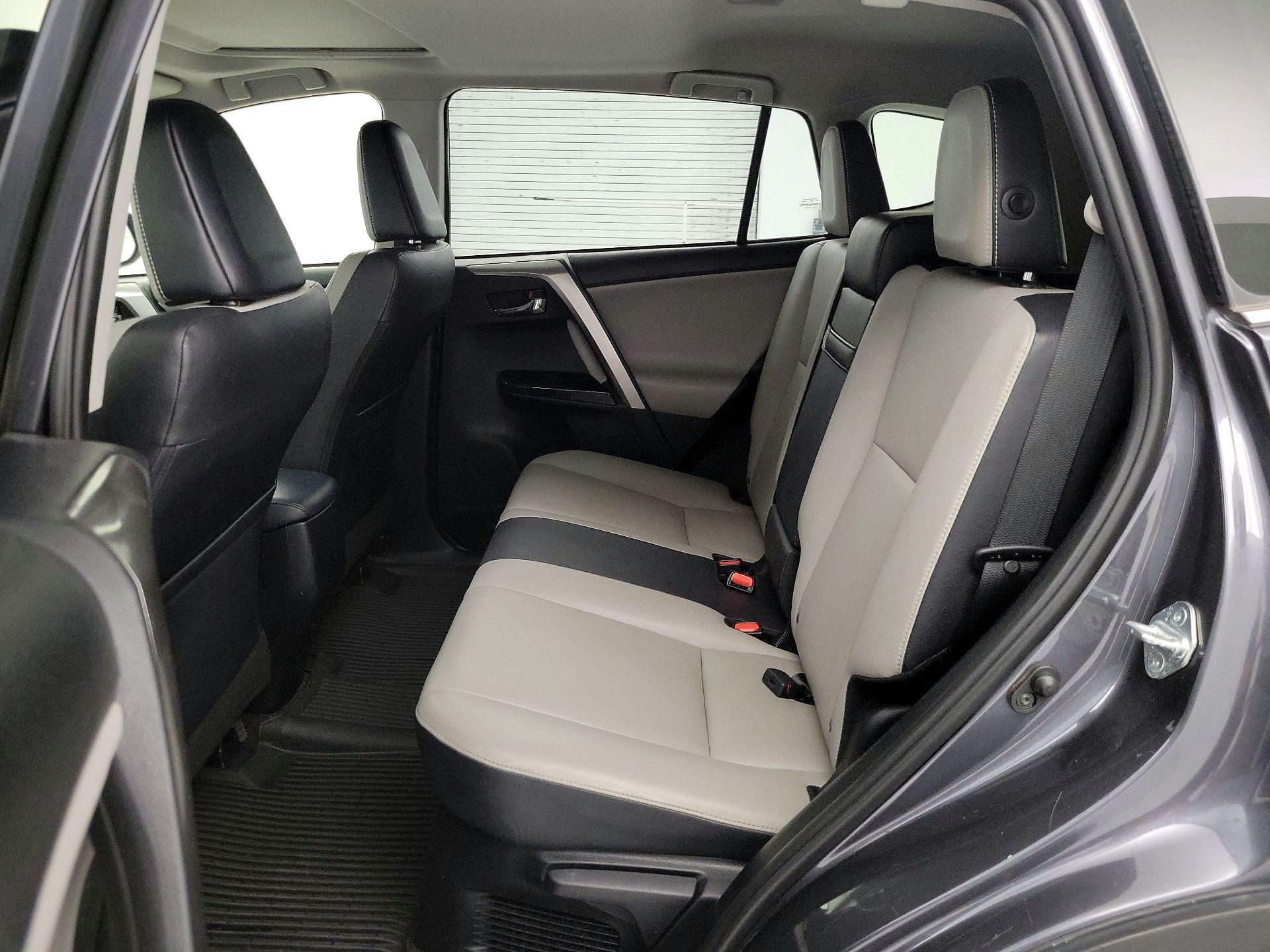 Thumbnail: 2018 Toyota RAV4 - 18