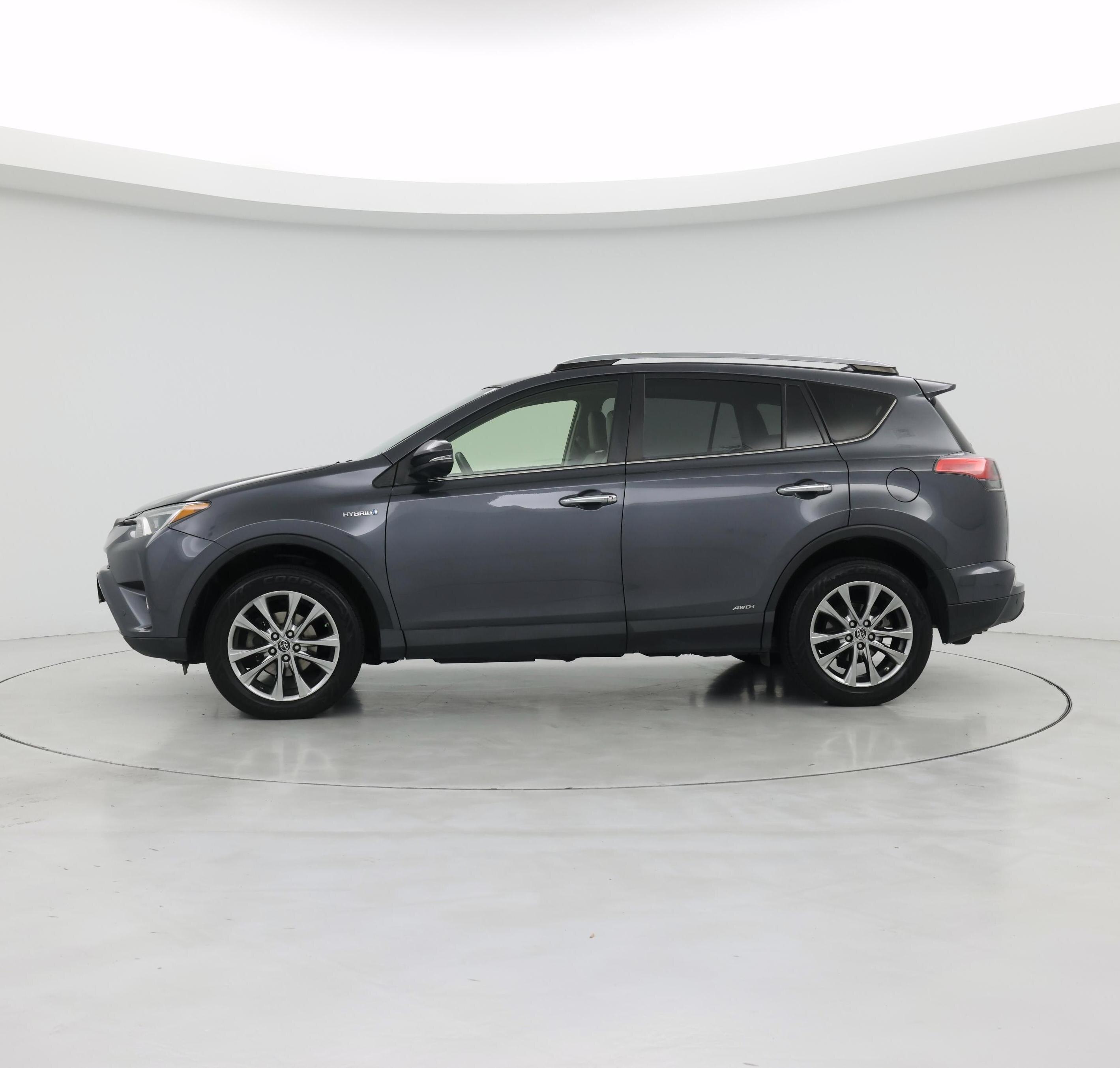 Thumbnail: 2018 Toyota RAV4 - 3