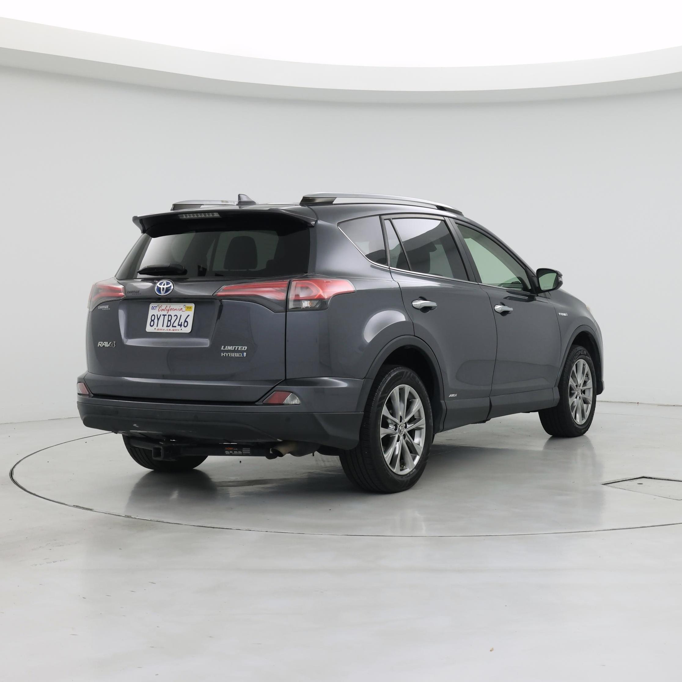 Thumbnail: 2018 Toyota RAV4 - 8