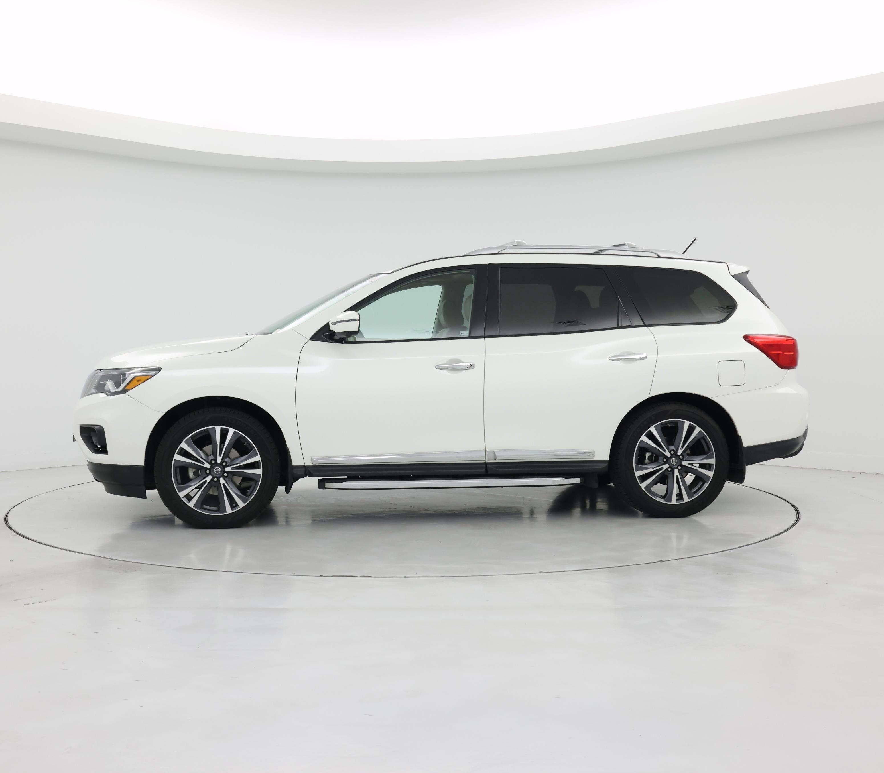 Thumbnail: 2018 Nissan Pathfinder - 3