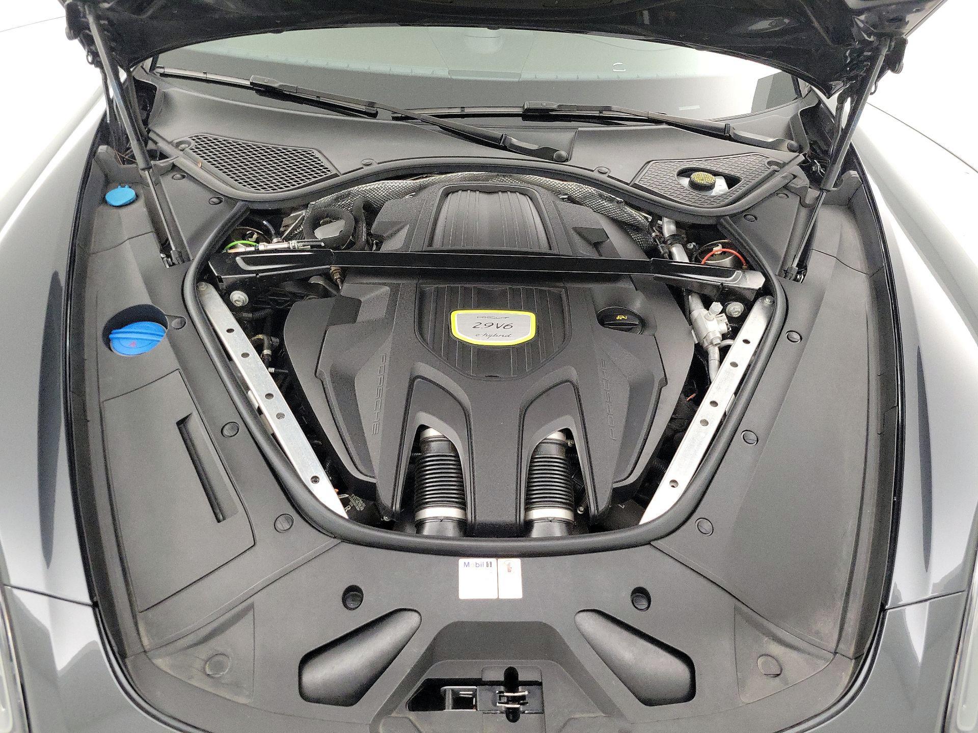 Thumbnail: 2019 Porsche Panamera - 19