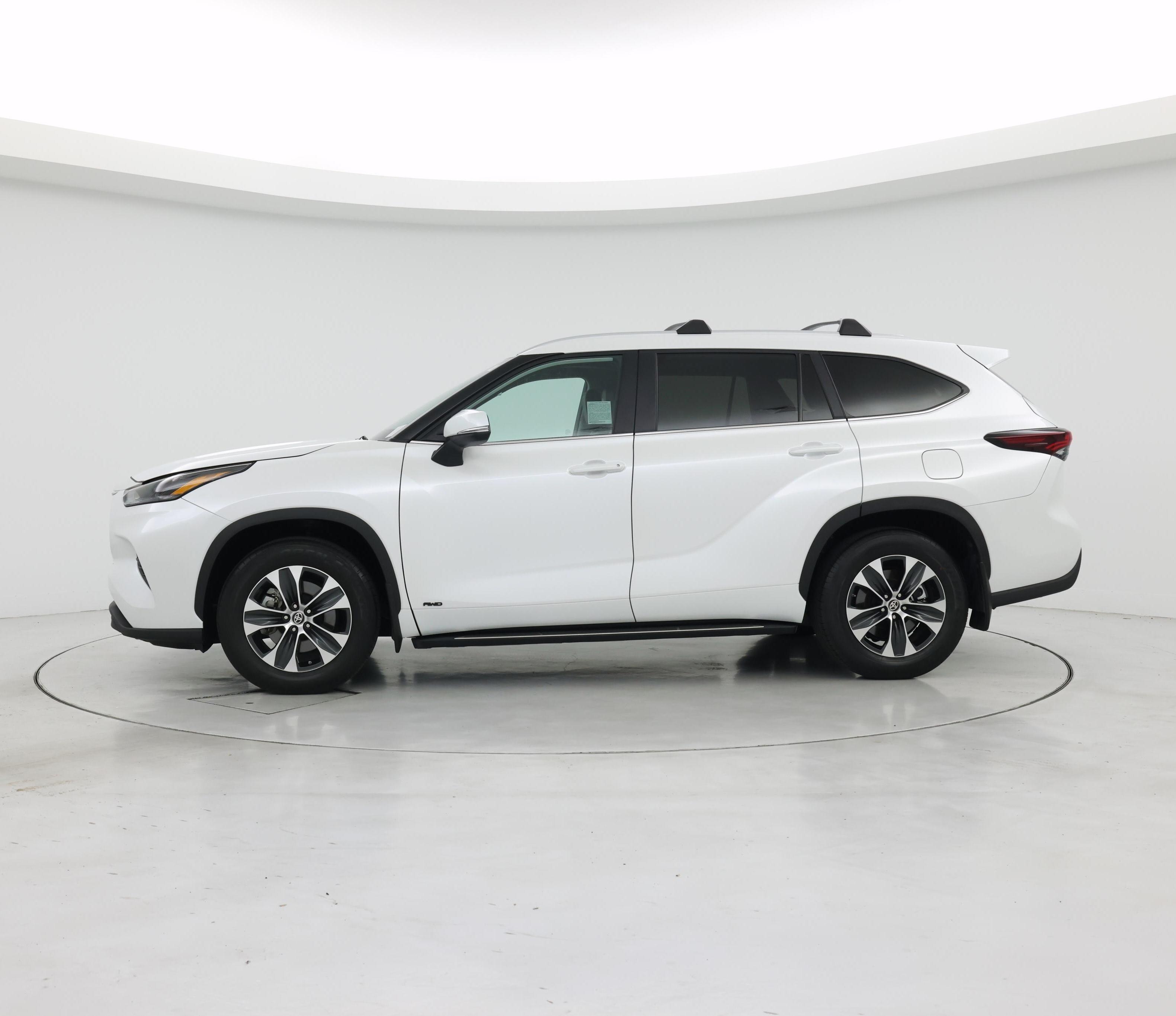 Thumbnail: 2024 Toyota Highlander - 3