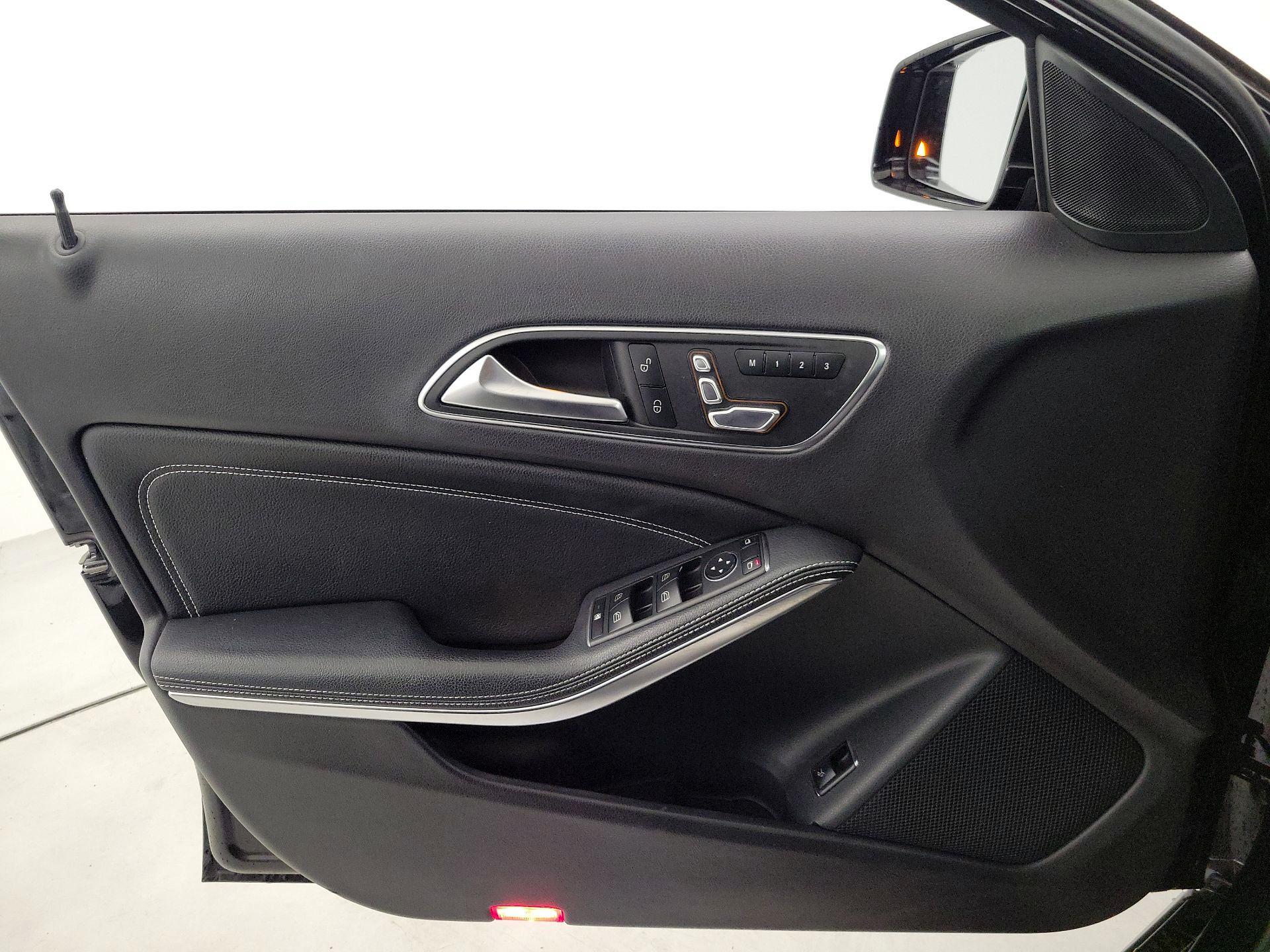 Thumbnail: 2019 Mercedes-Benz GLA - 12