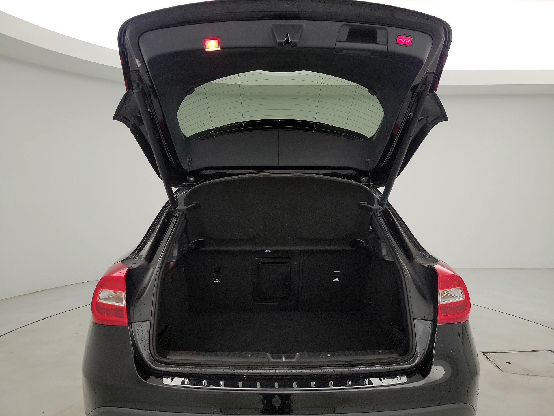 Thumbnail: 2019 Mercedes-Benz GLA - 19