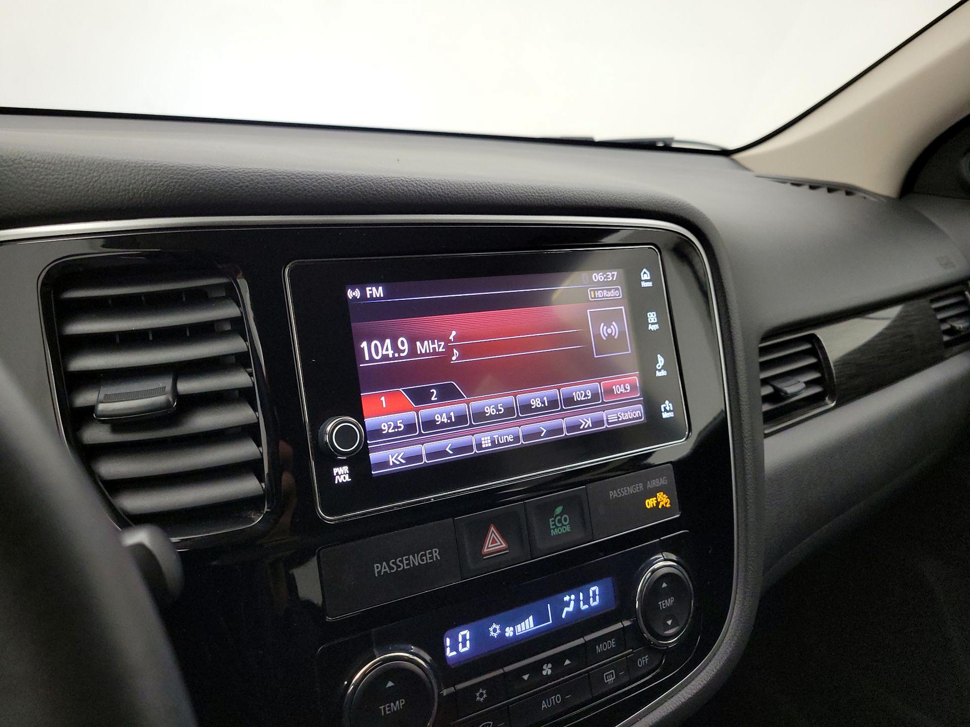 Thumbnail: 2017 Mitsubishi Outlander - 14