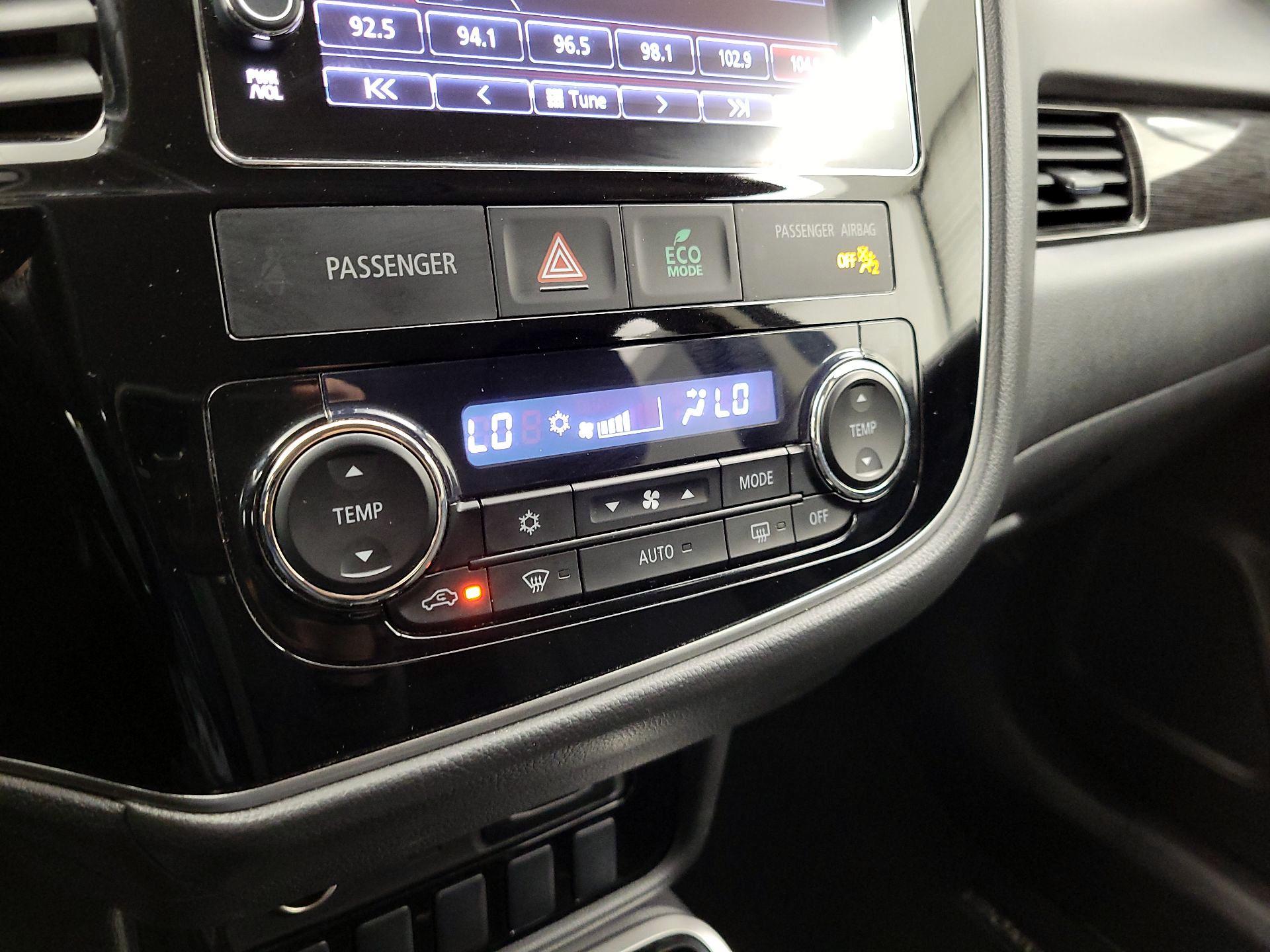 Thumbnail: 2017 Mitsubishi Outlander - 15