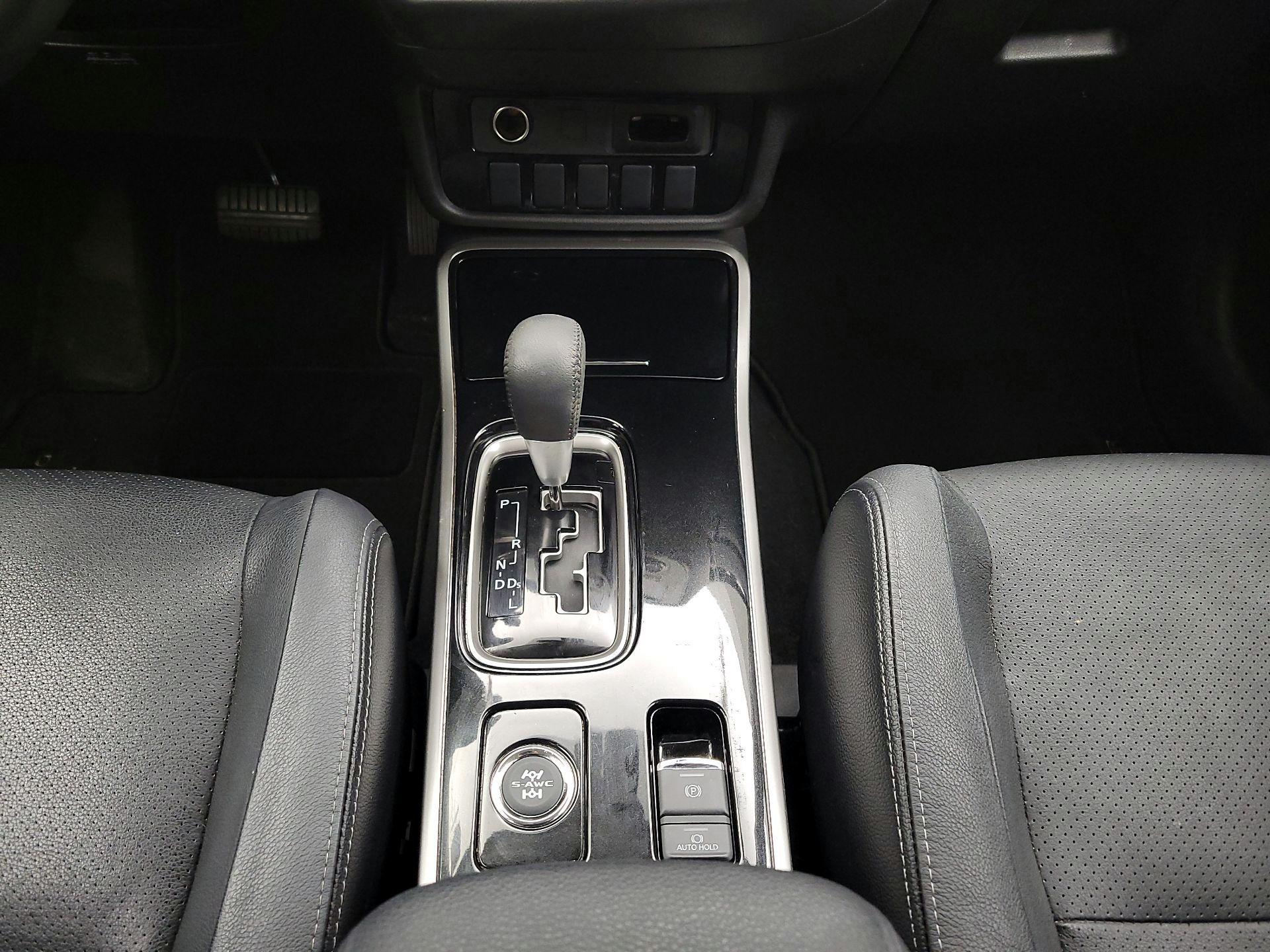 Thumbnail: 2017 Mitsubishi Outlander - 16
