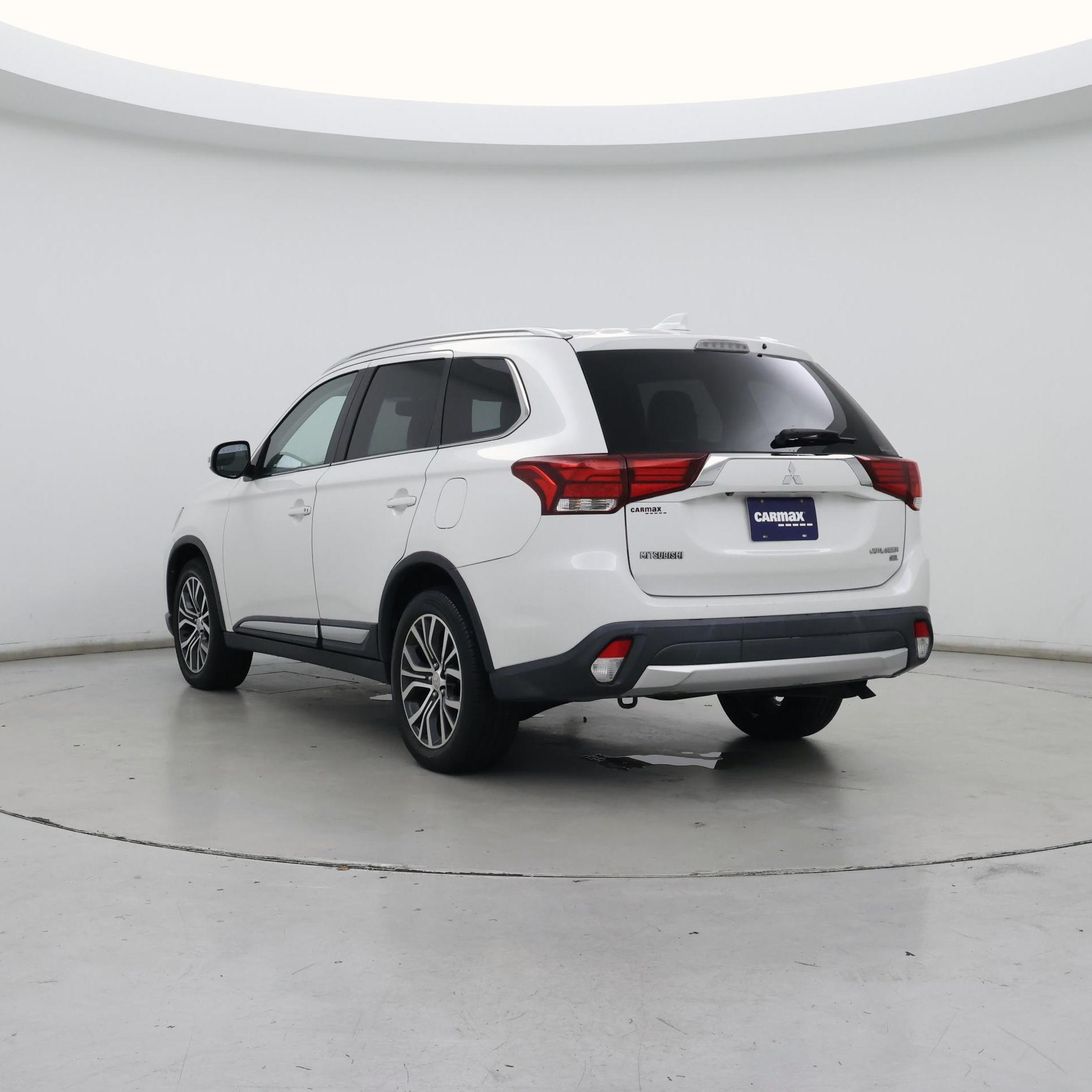 Thumbnail: 2017 Mitsubishi Outlander - 2