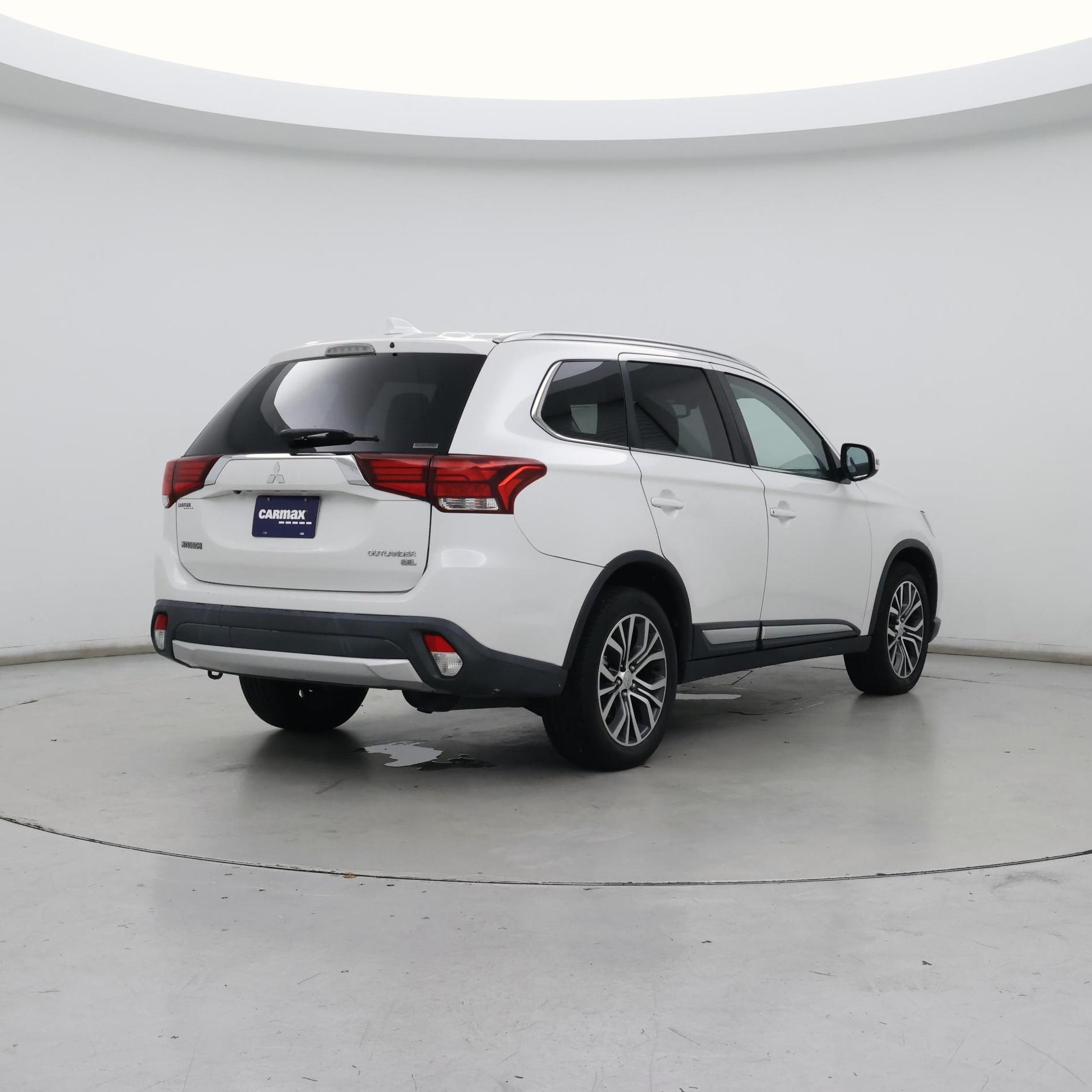 Thumbnail: 2017 Mitsubishi Outlander - 8